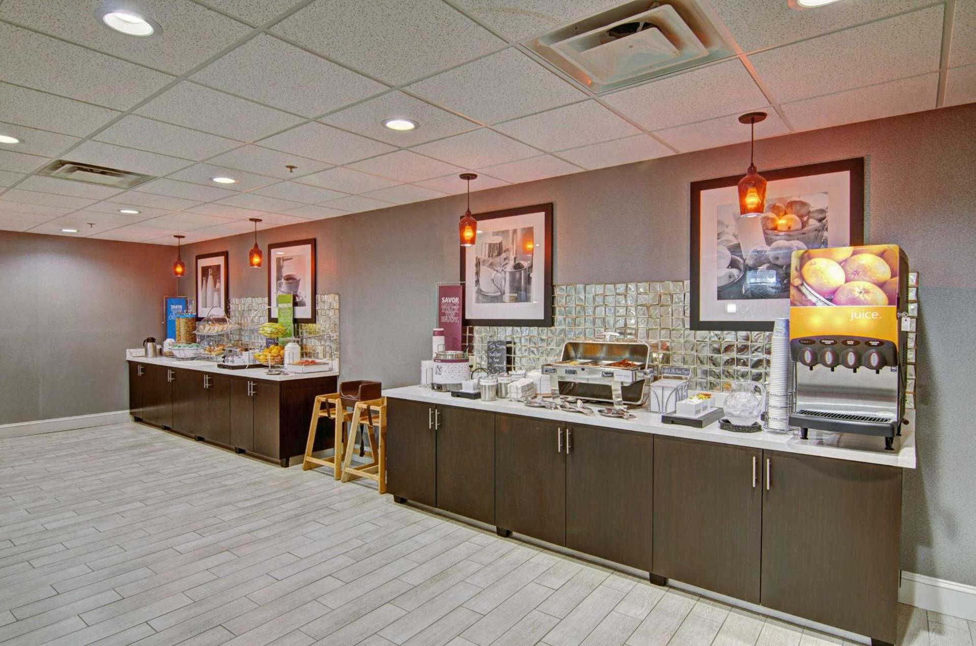 Hampton Inn Salem photo 18
