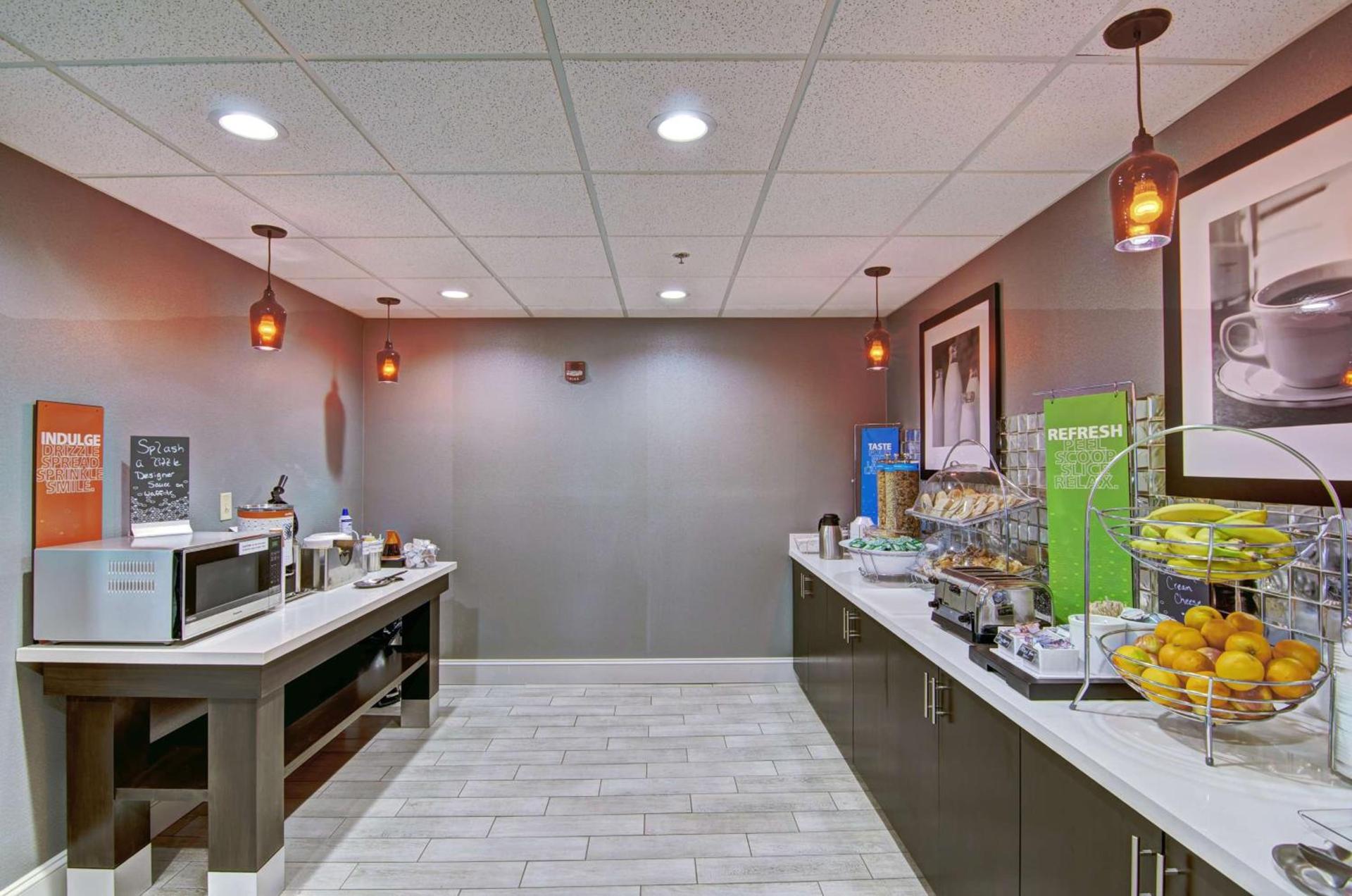 Hampton Inn Salem photo 19
