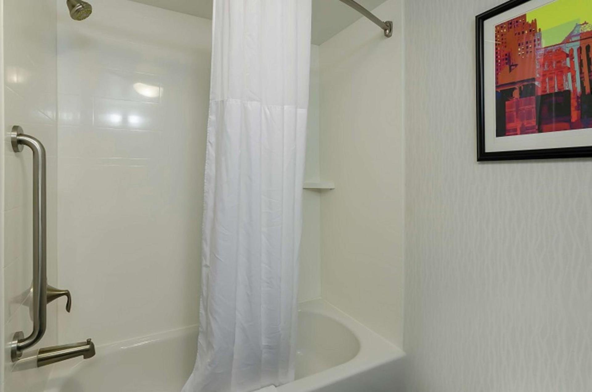 Hampton Inn Salem photo 29