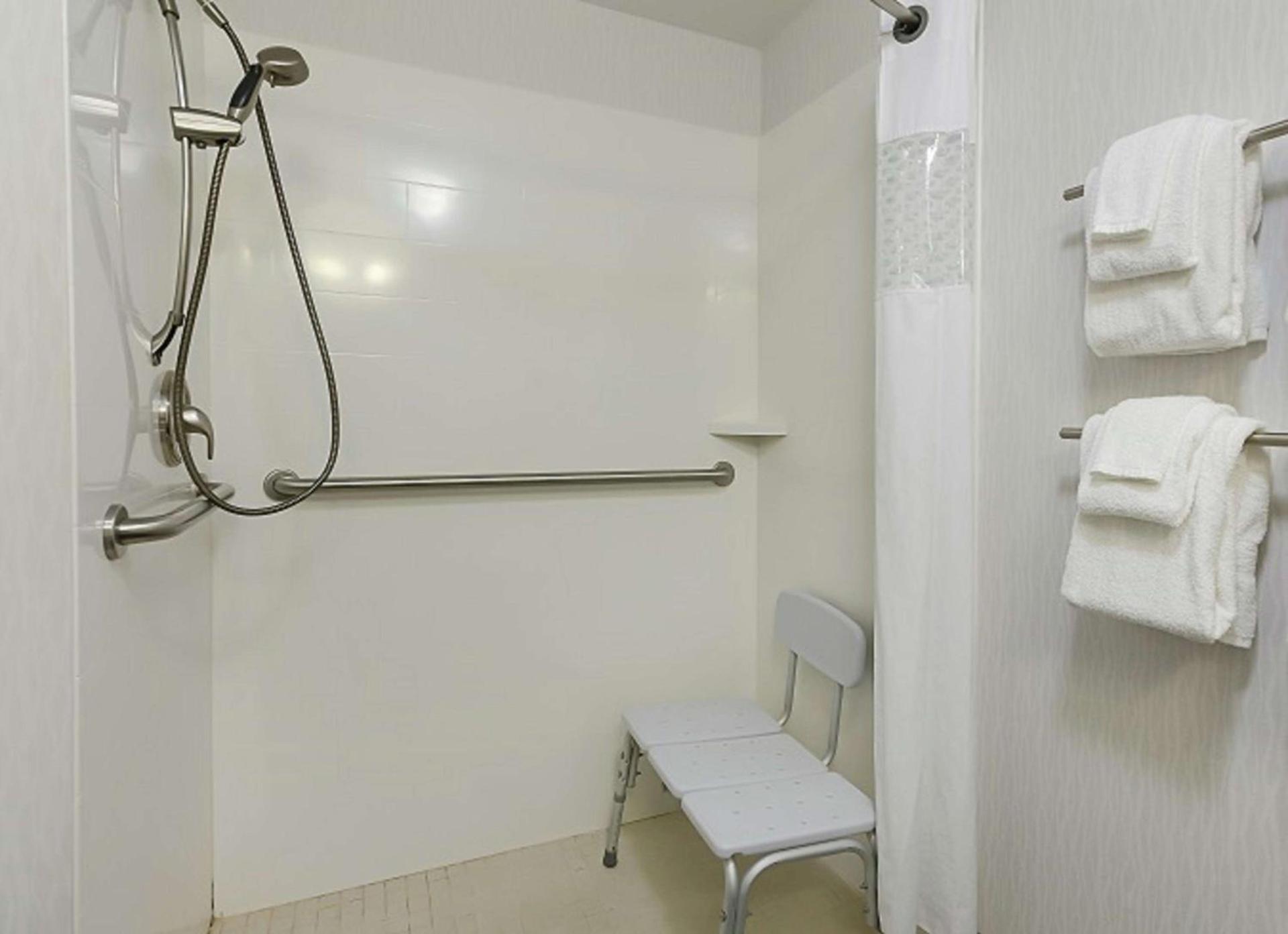 Hampton Inn Salem photo 30