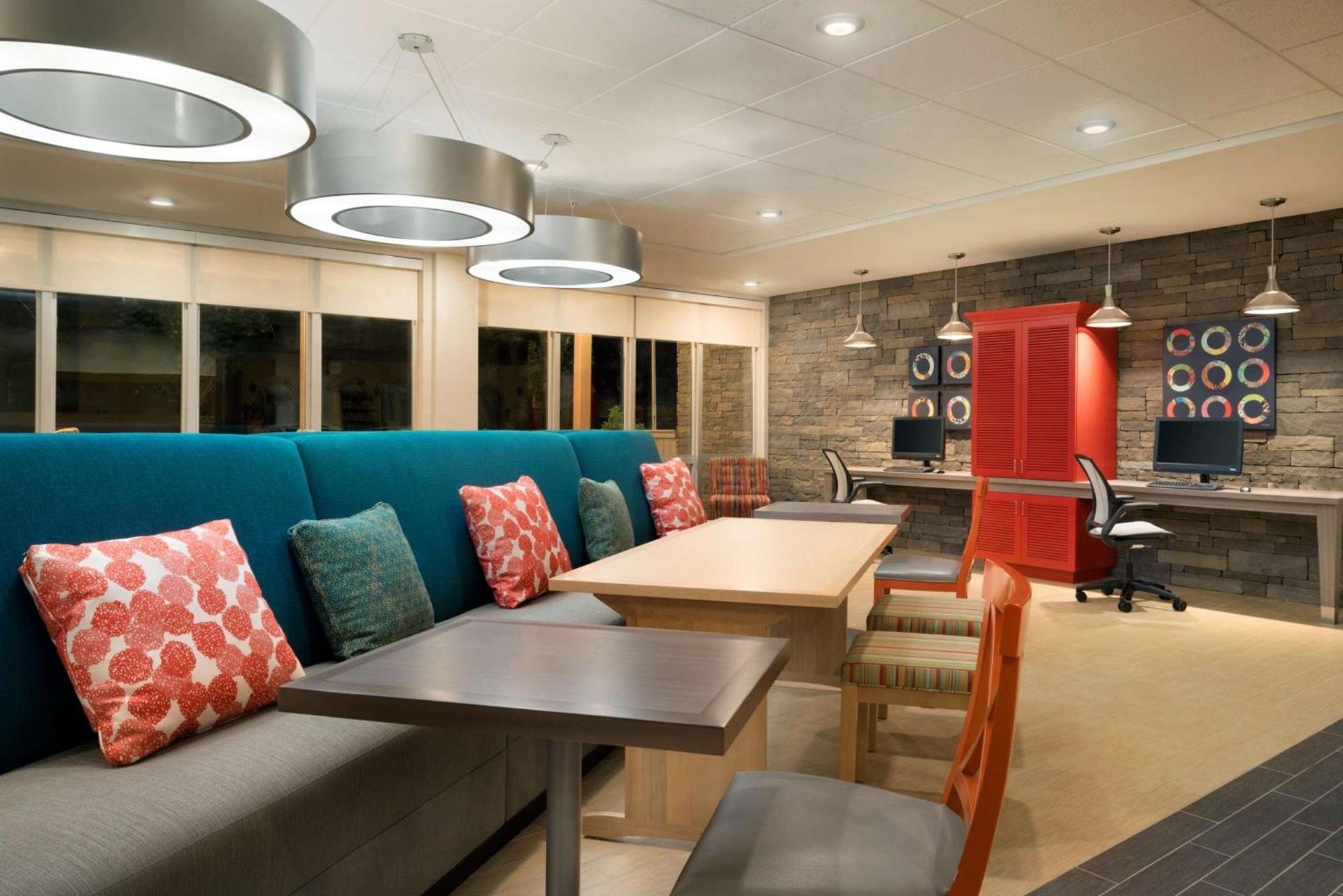 Home2 Suites by Hilton Roanoke photo 11