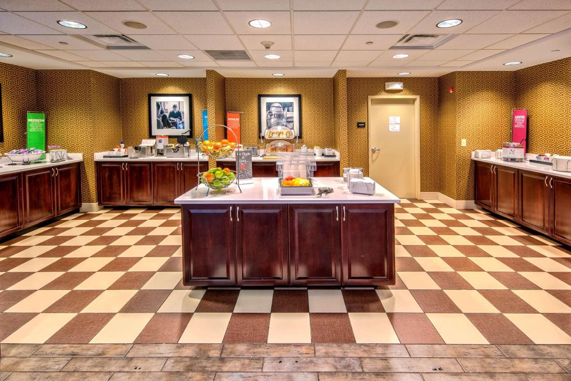 Hampton Inn Rochester - Irondequoit photo 8