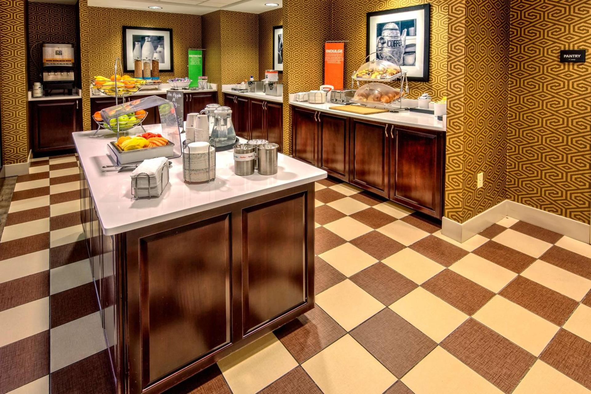 Hampton Inn Rochester - Irondequoit photo 9