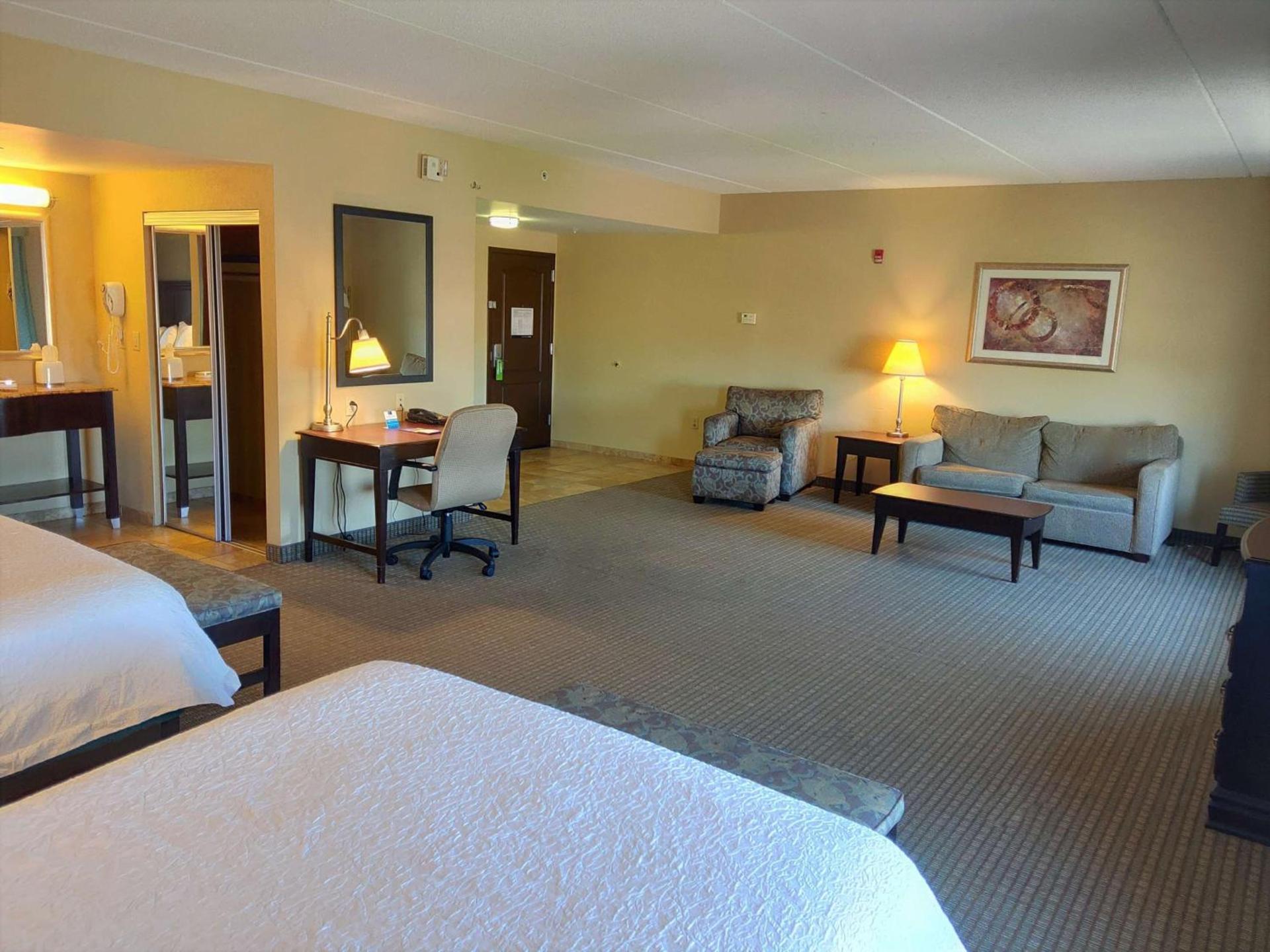 Hampton Inn Rochester - Irondequoit photo 11