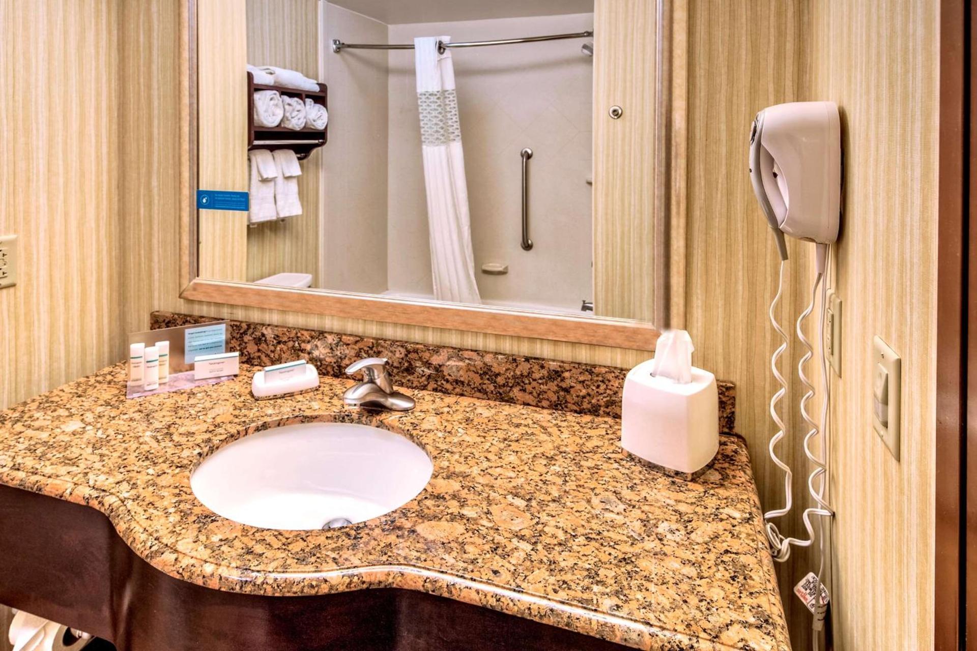 Hampton Inn Rochester - Irondequoit photo 17