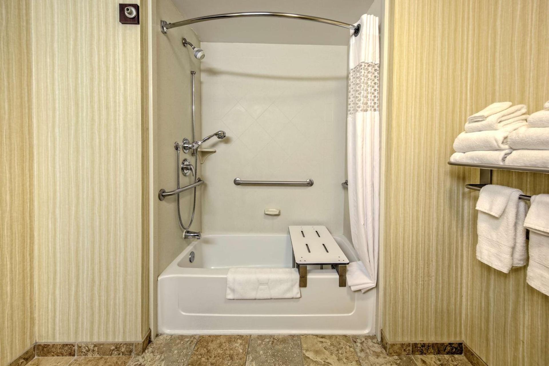 Hampton Inn Rochester - Irondequoit photo 18