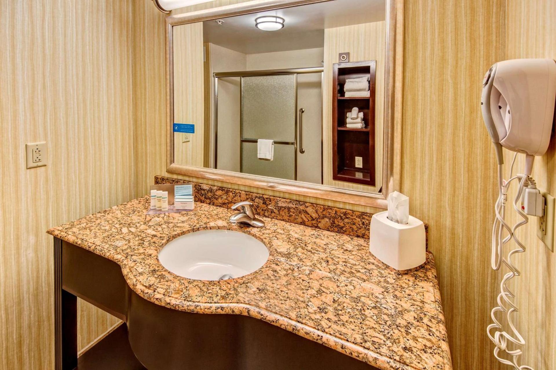 Hampton Inn Rochester - Irondequoit photo 25