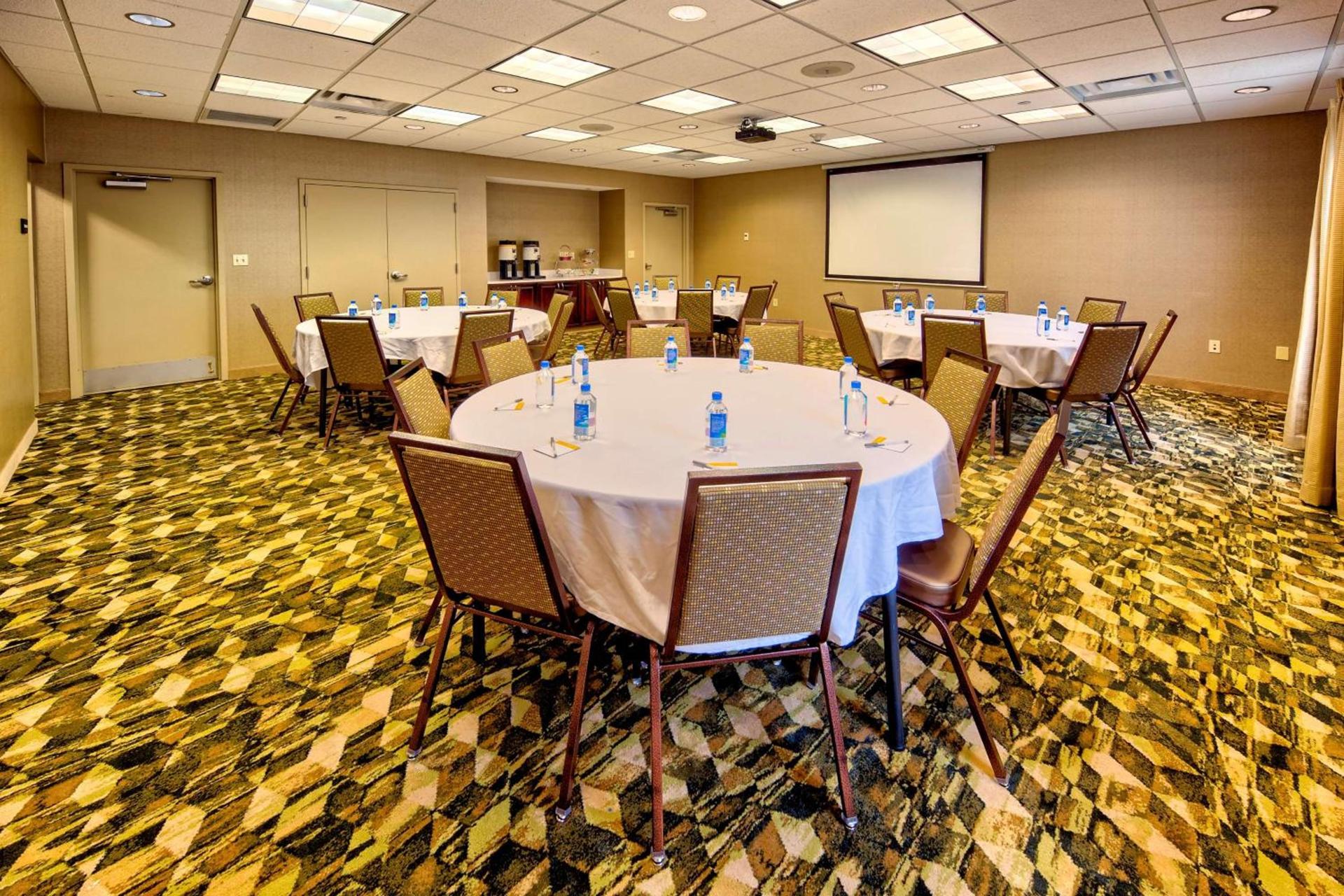 Hampton Inn Rochester - Irondequoit photo 26