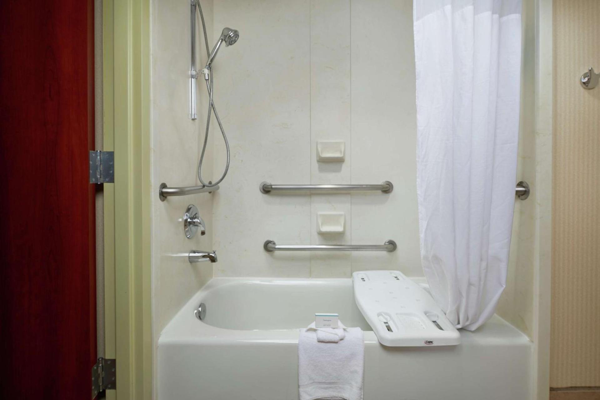 Hampton Inn & Suites Roswell photo 16
