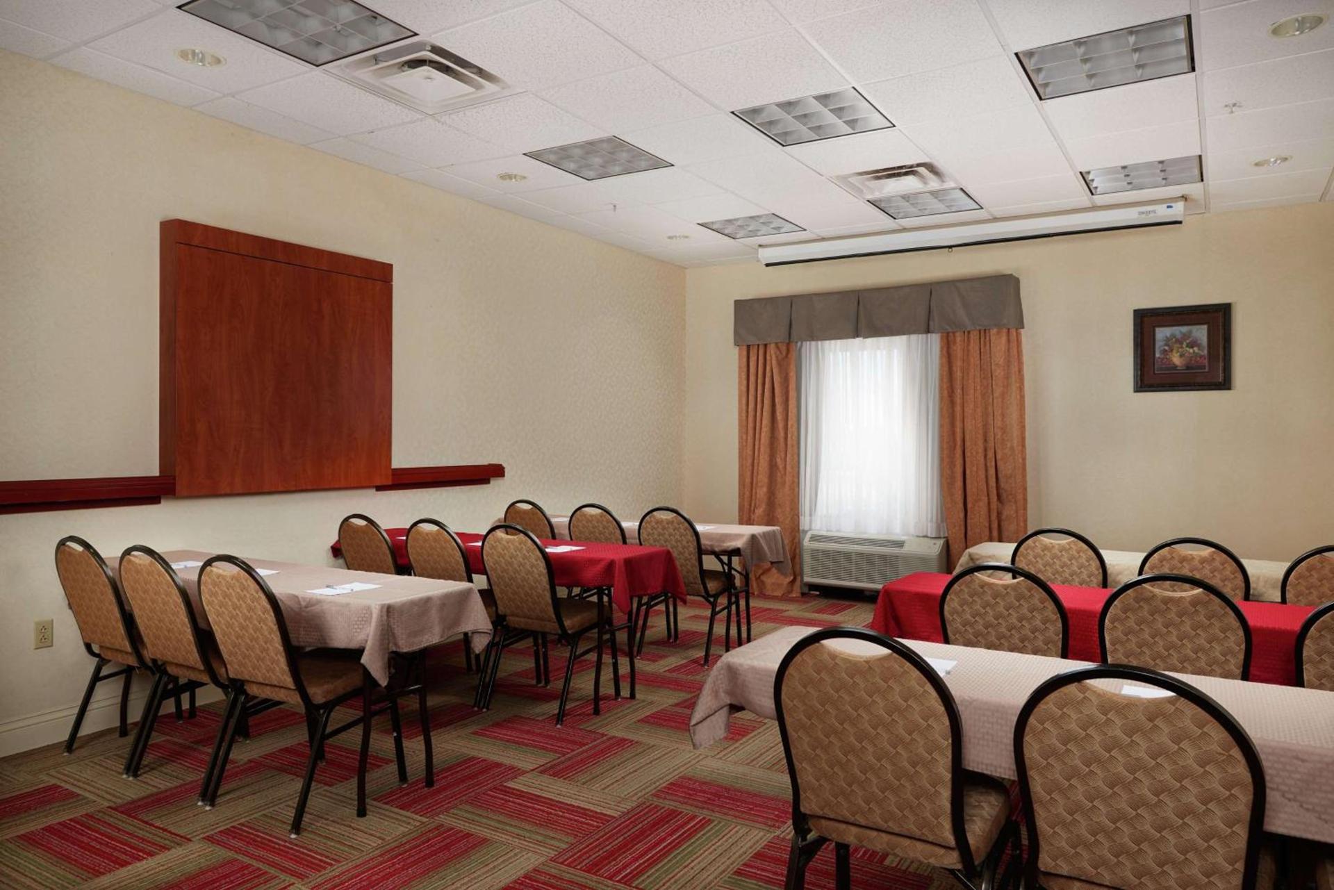 Hampton Inn & Suites Roswell photo 29