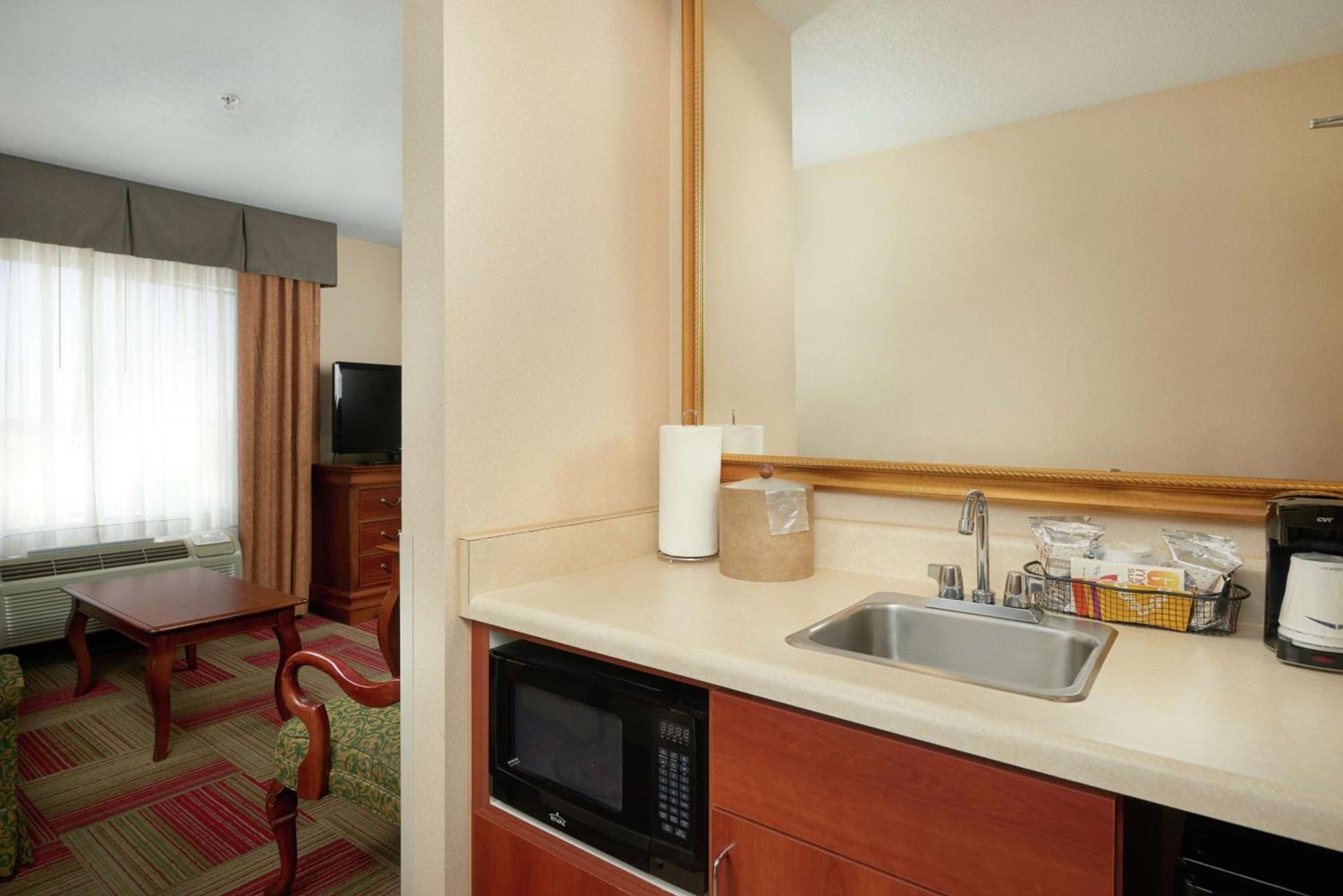 Hampton Inn & Suites Roswell photo 31
