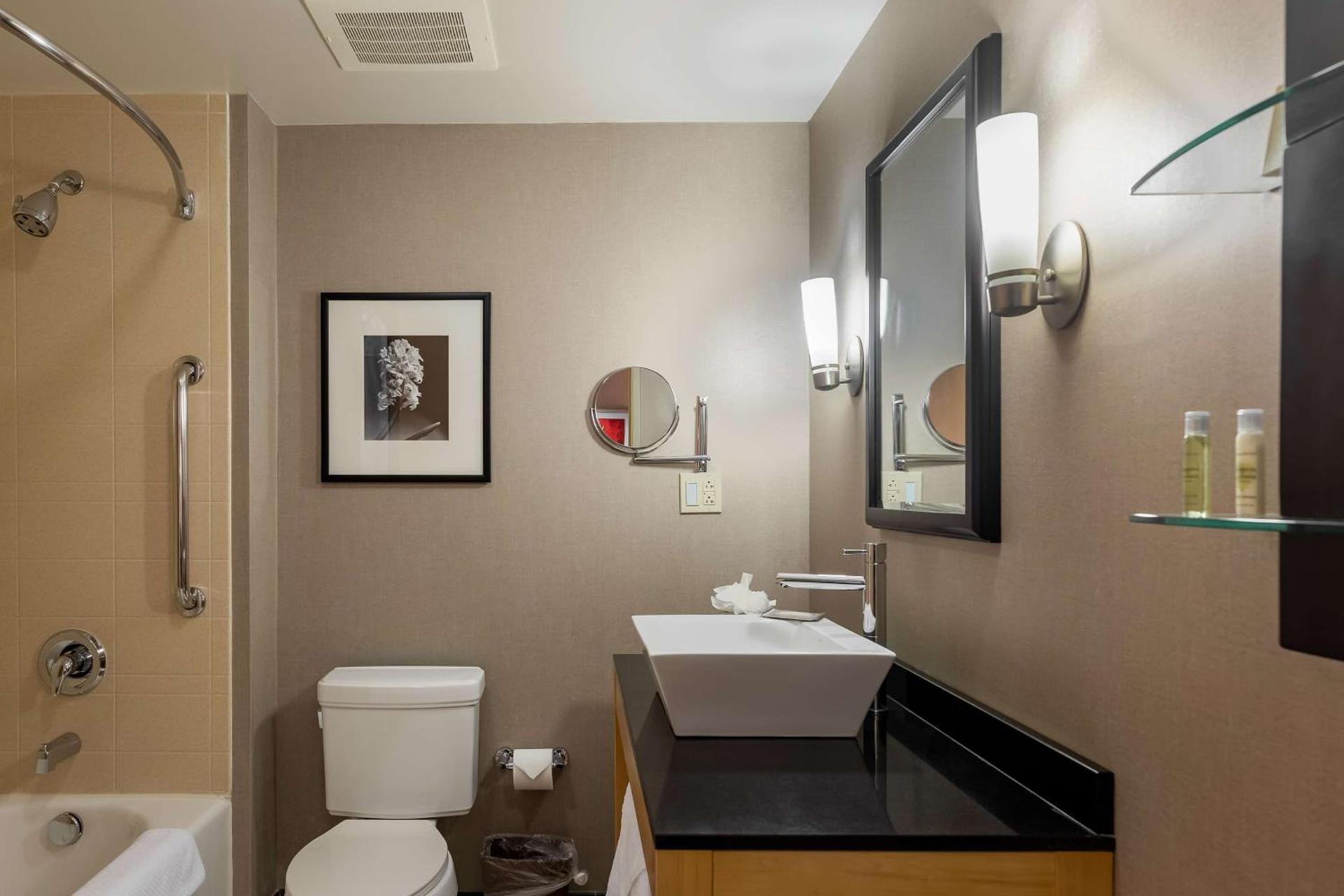 DoubleTree by Hilton Hotel Savannah Airport photo 14