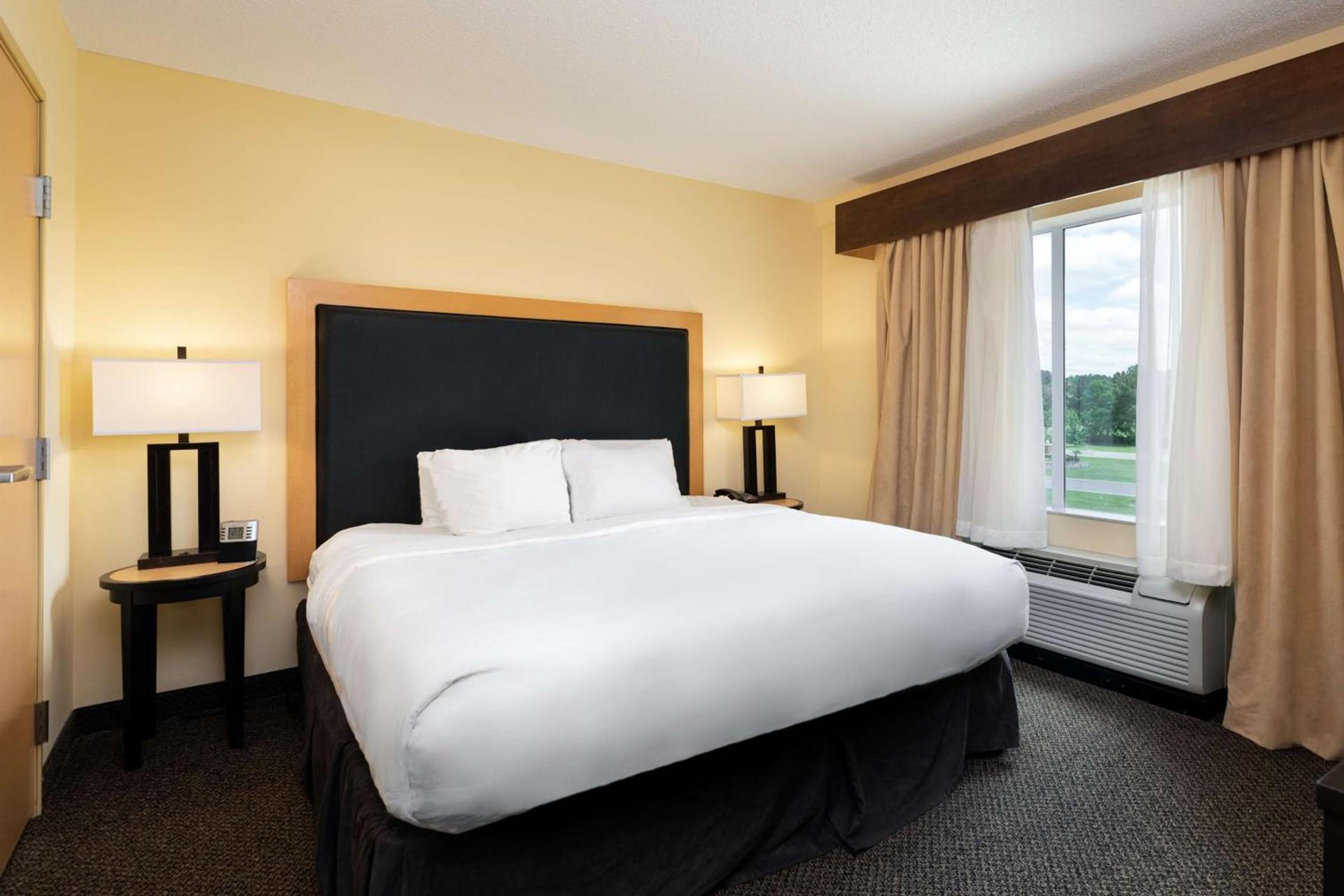 DoubleTree by Hilton Hotel Savannah Airport photo 18
