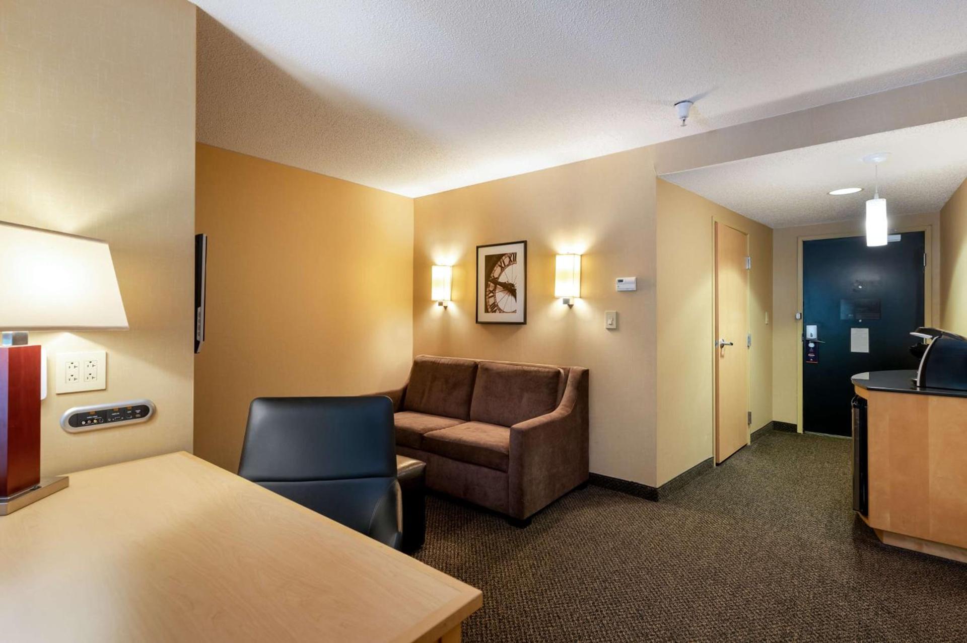 DoubleTree by Hilton Hotel Savannah Airport photo 21