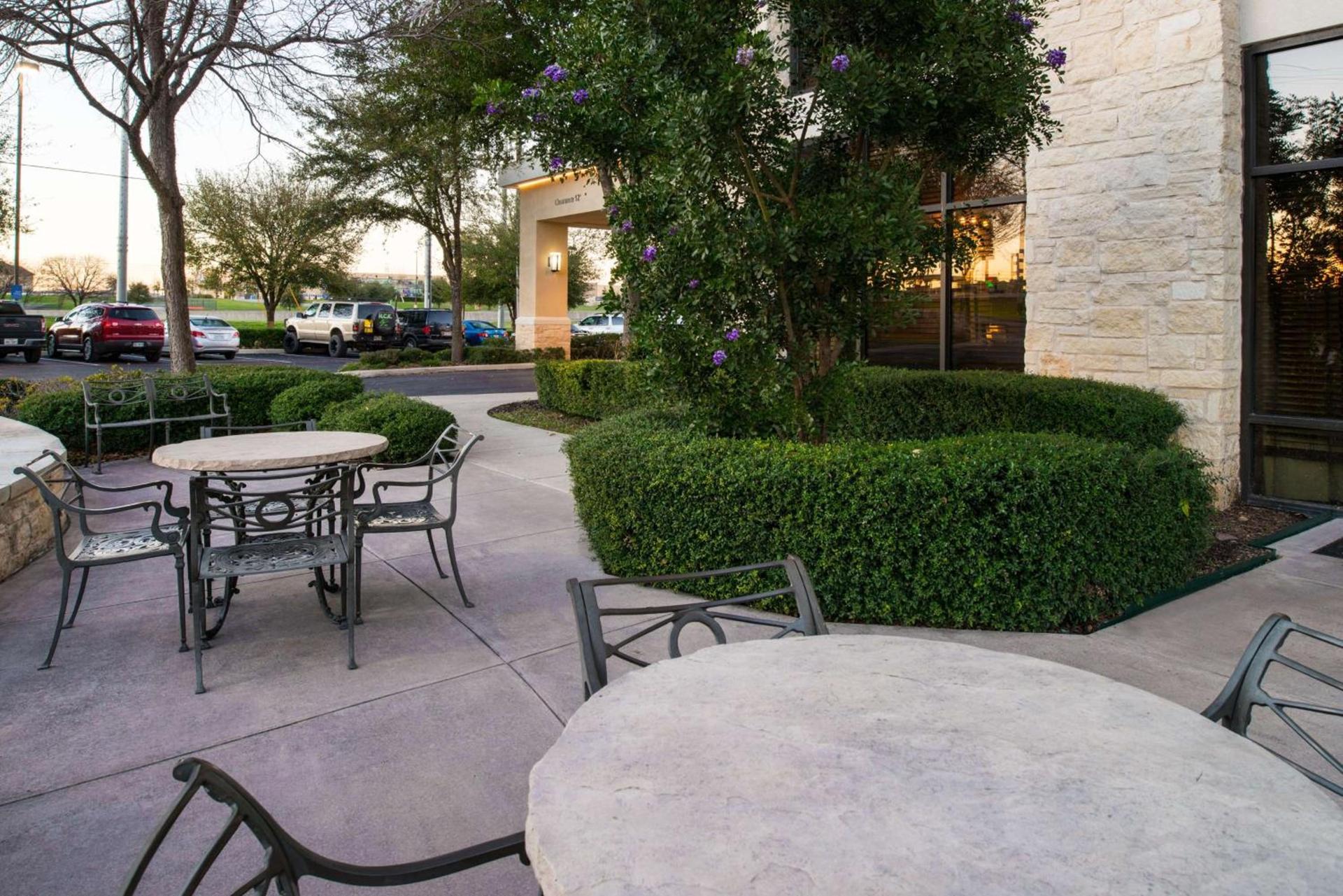 Hampton Inn and Suites Schertz photo 2