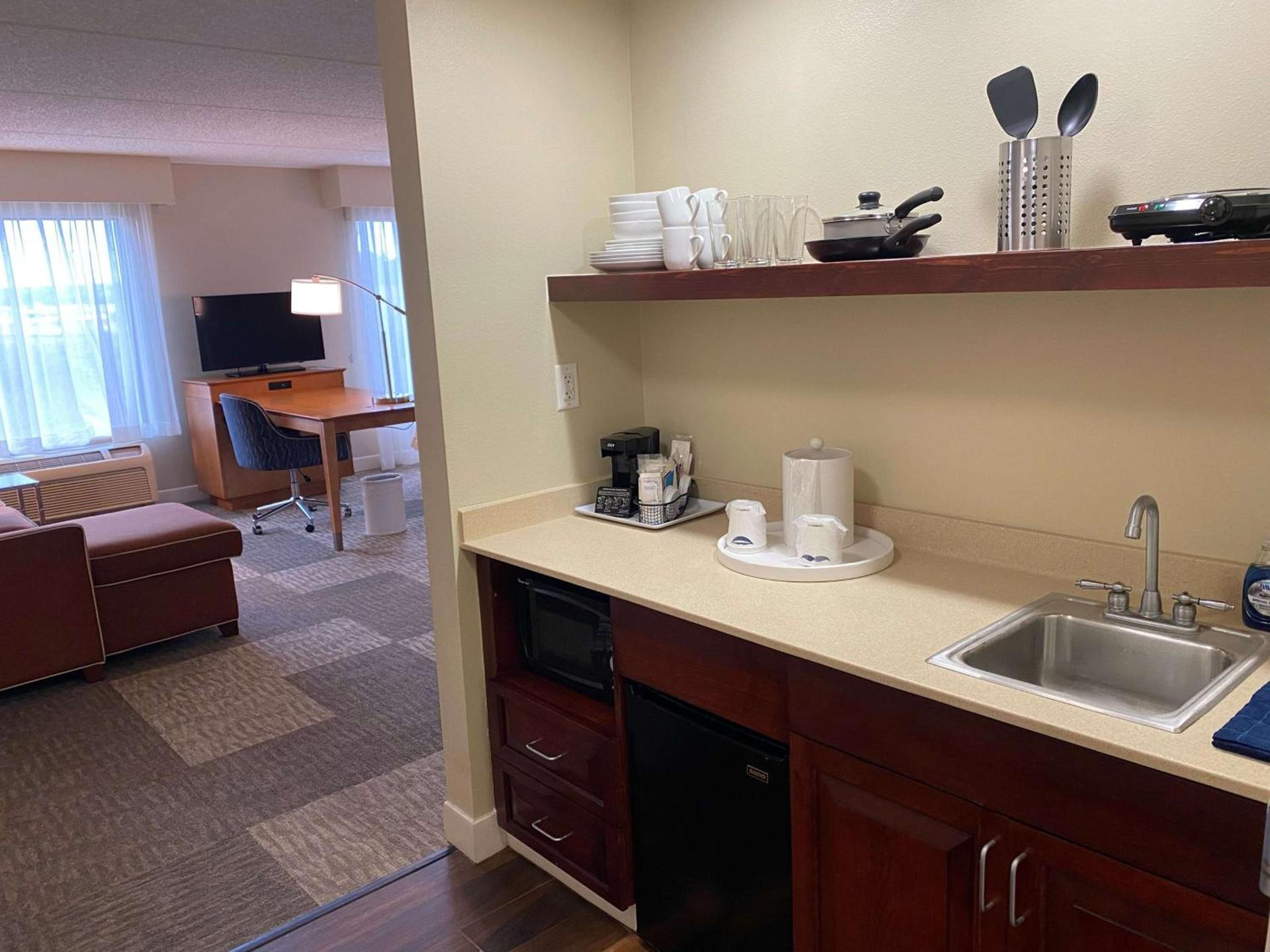Hampton Inn and Suites Schertz photo 16