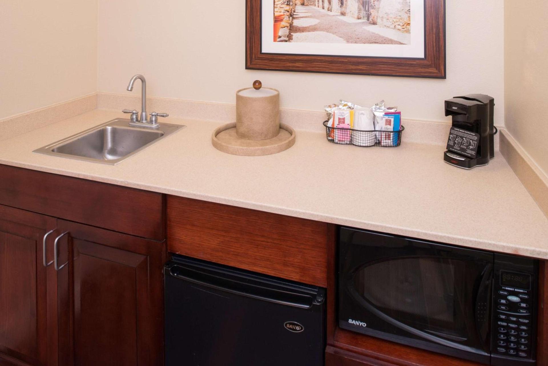 Hampton Inn and Suites Schertz photo 20