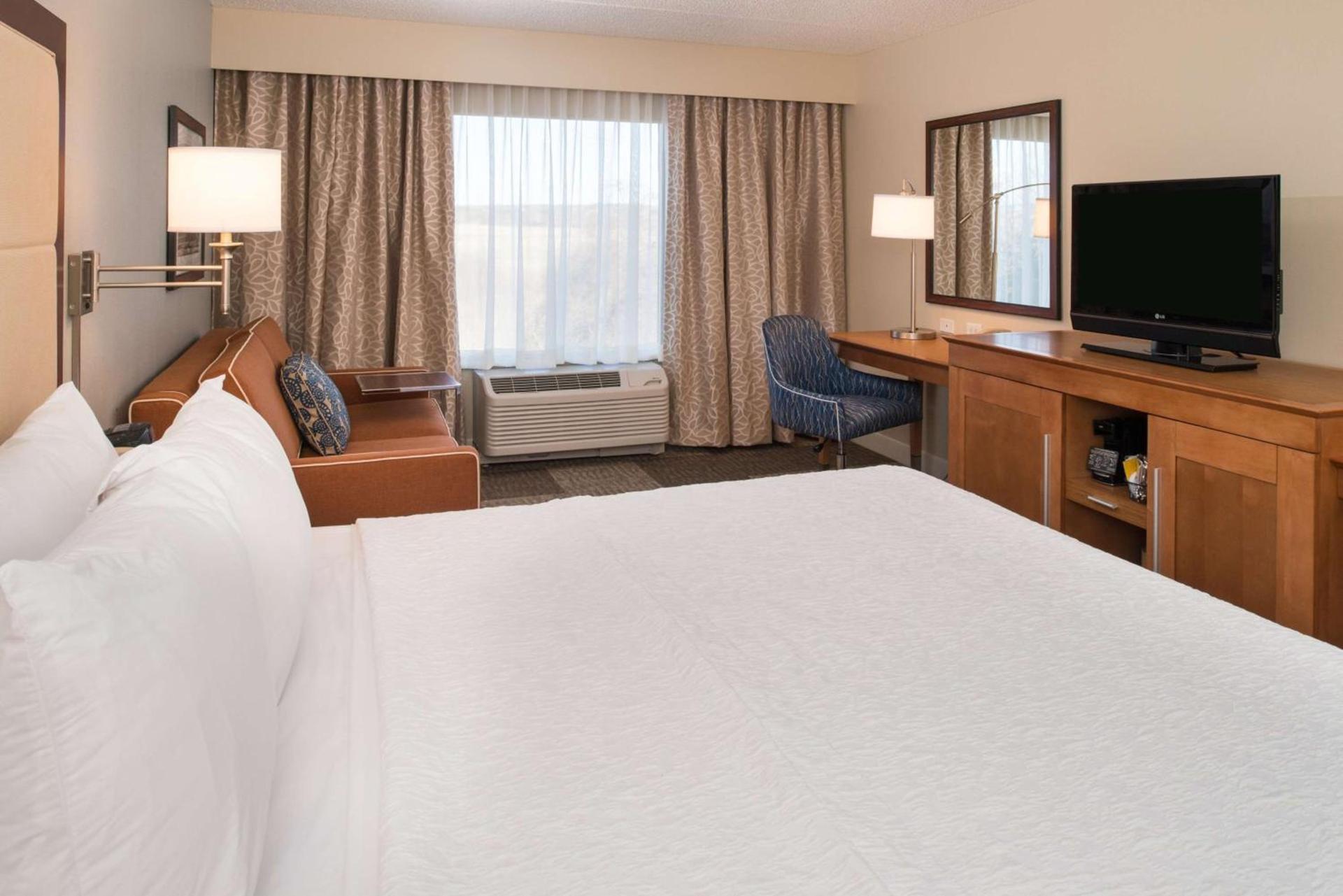 Hampton Inn and Suites Schertz photo 30