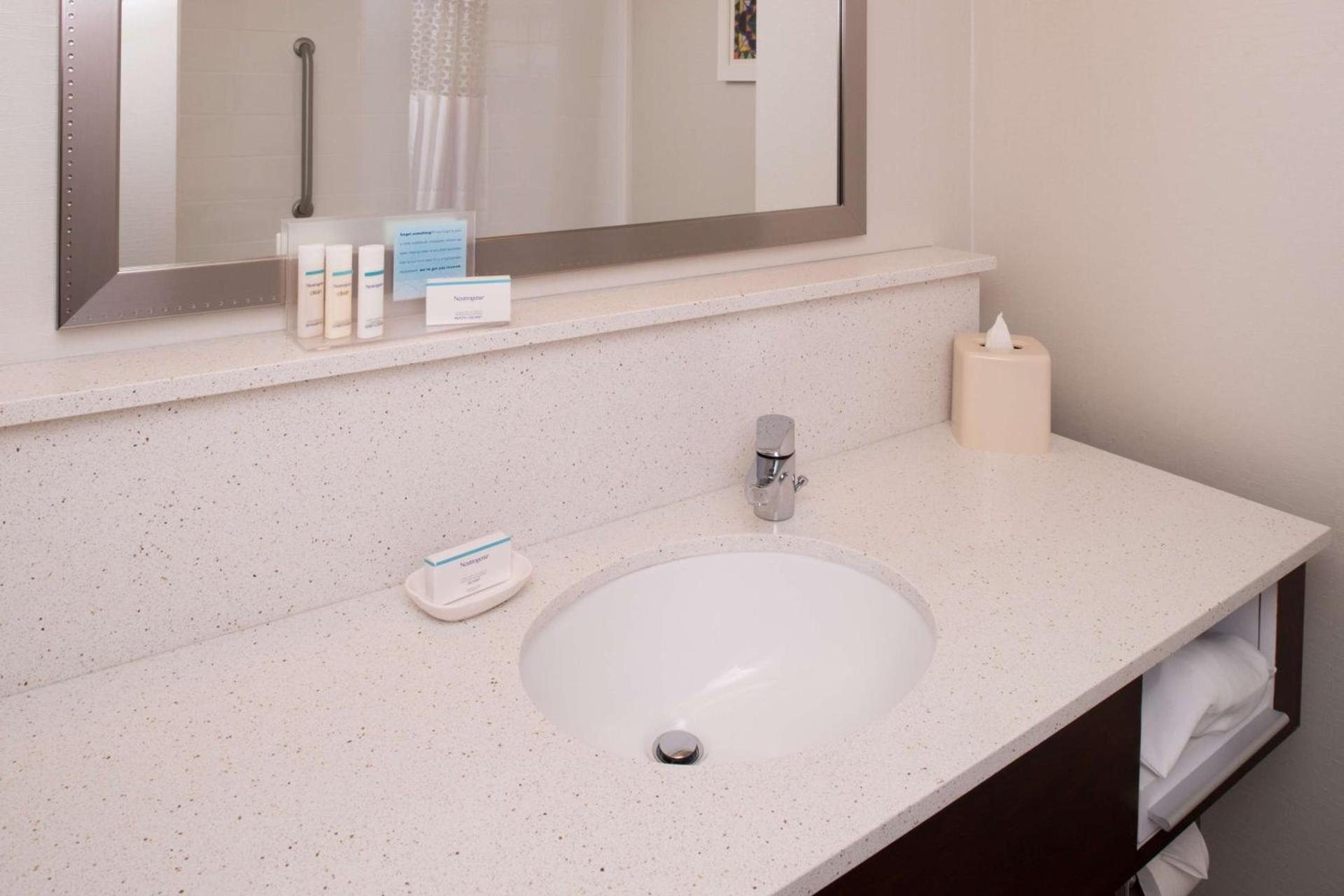 Hampton Inn and Suites Schertz photo 31