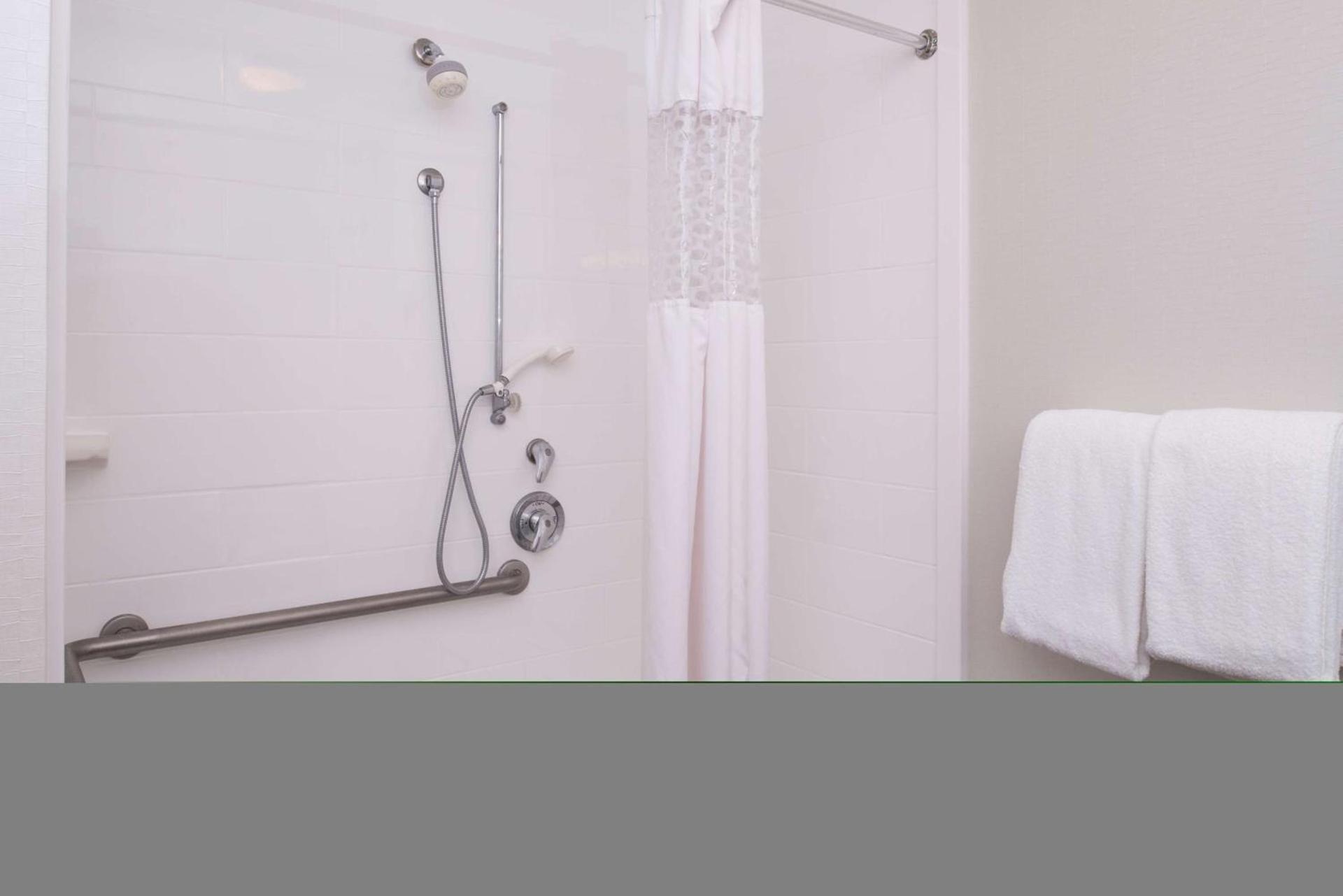 Hampton Inn and Suites Schertz photo 36