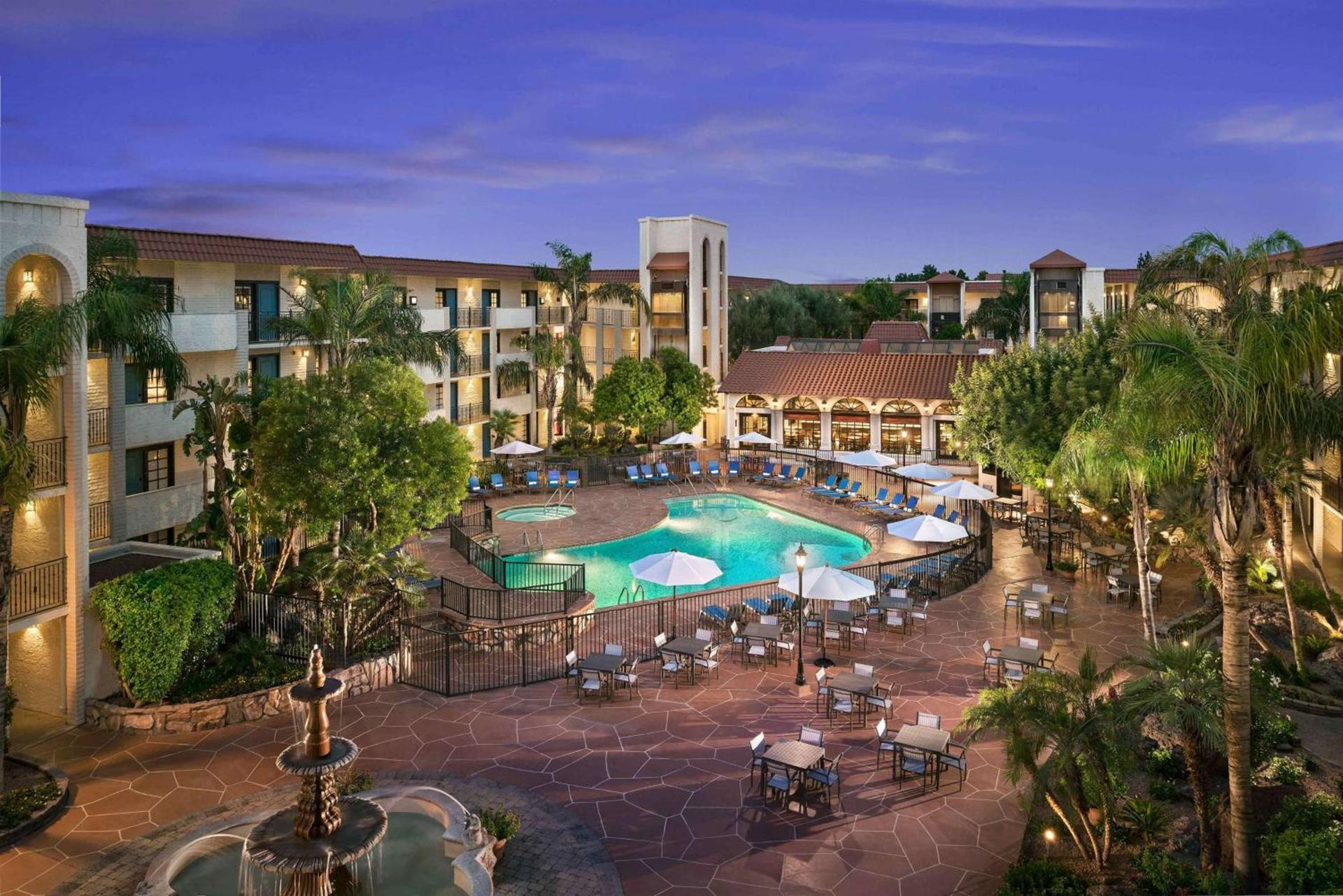 Embassy Suites by Hilton Scottsdale Resort photo 2