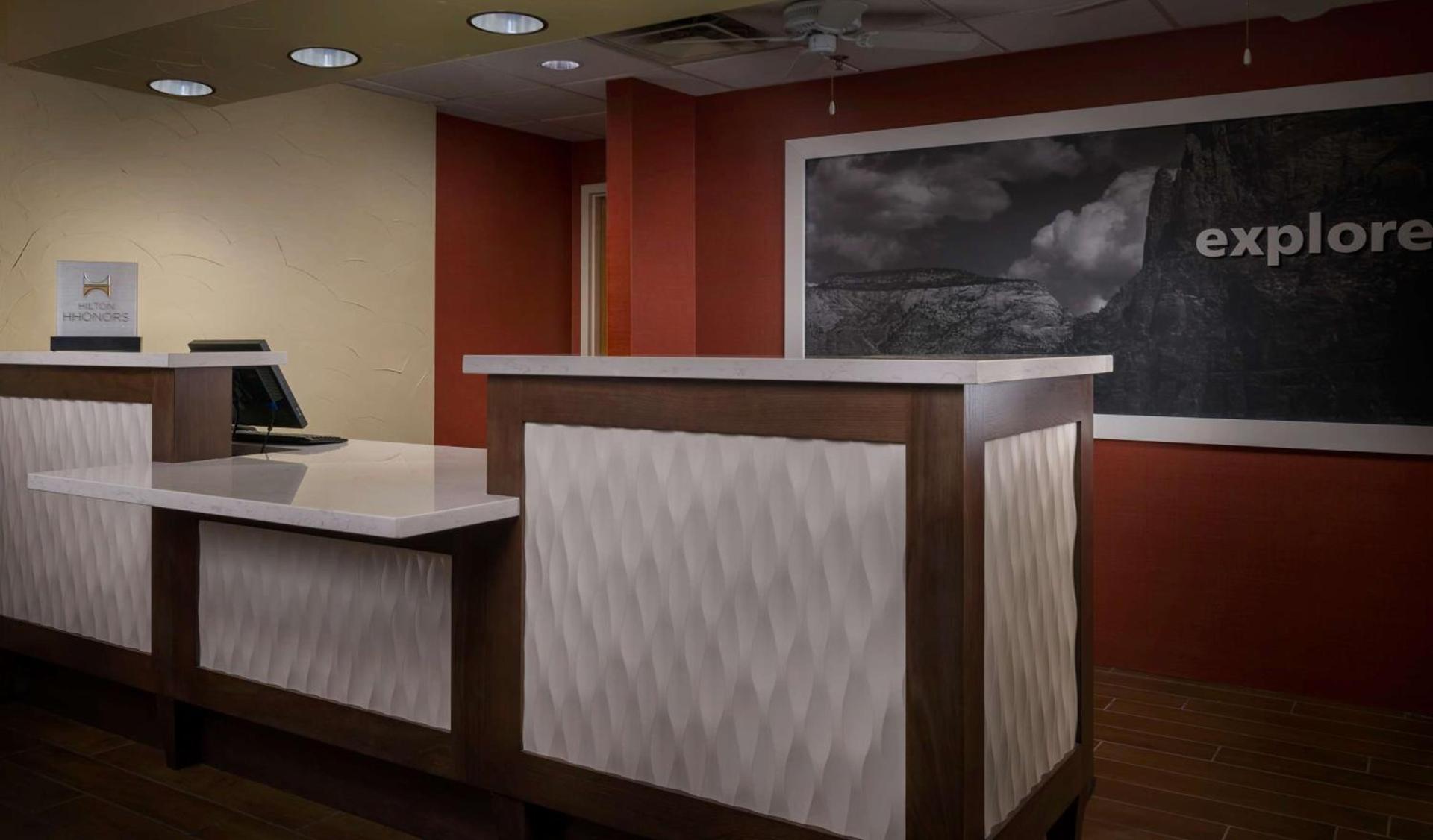 Hampton Inn & Suites Phoenix/Scottsdale photo 5