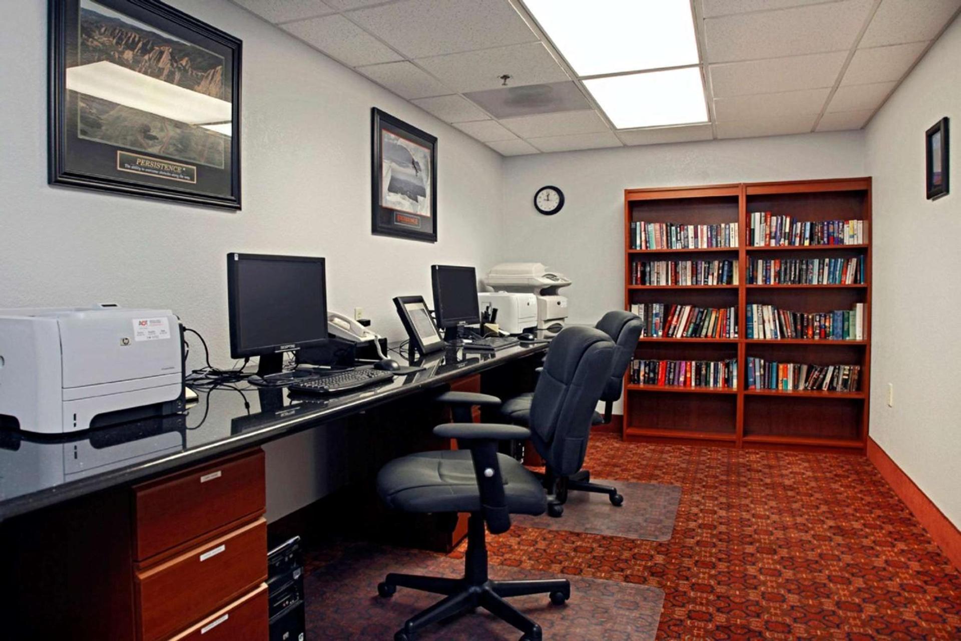 Hampton Inn & Suites Phoenix/Scottsdale photo 39