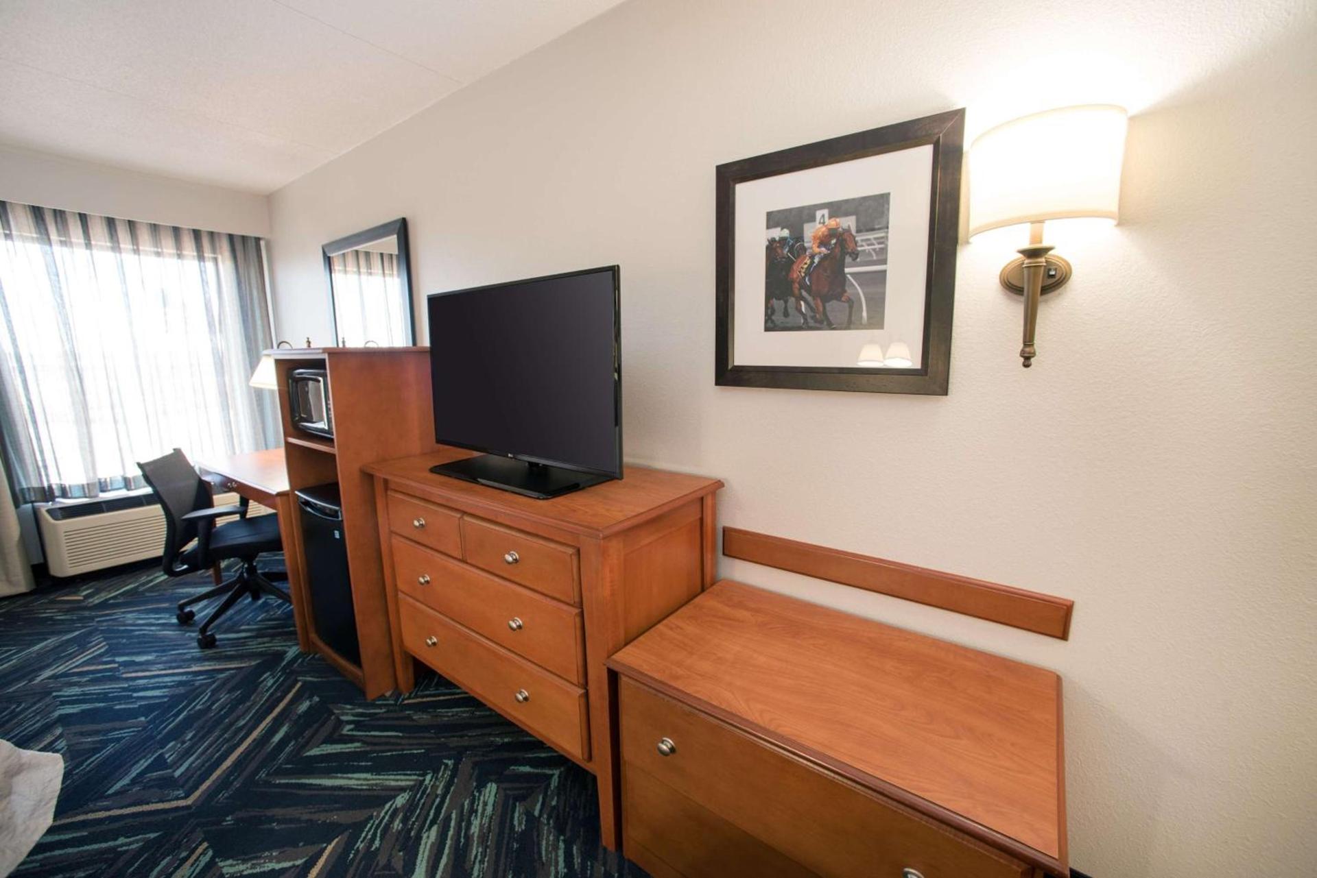 Hampton Inn Clarksville photo 19