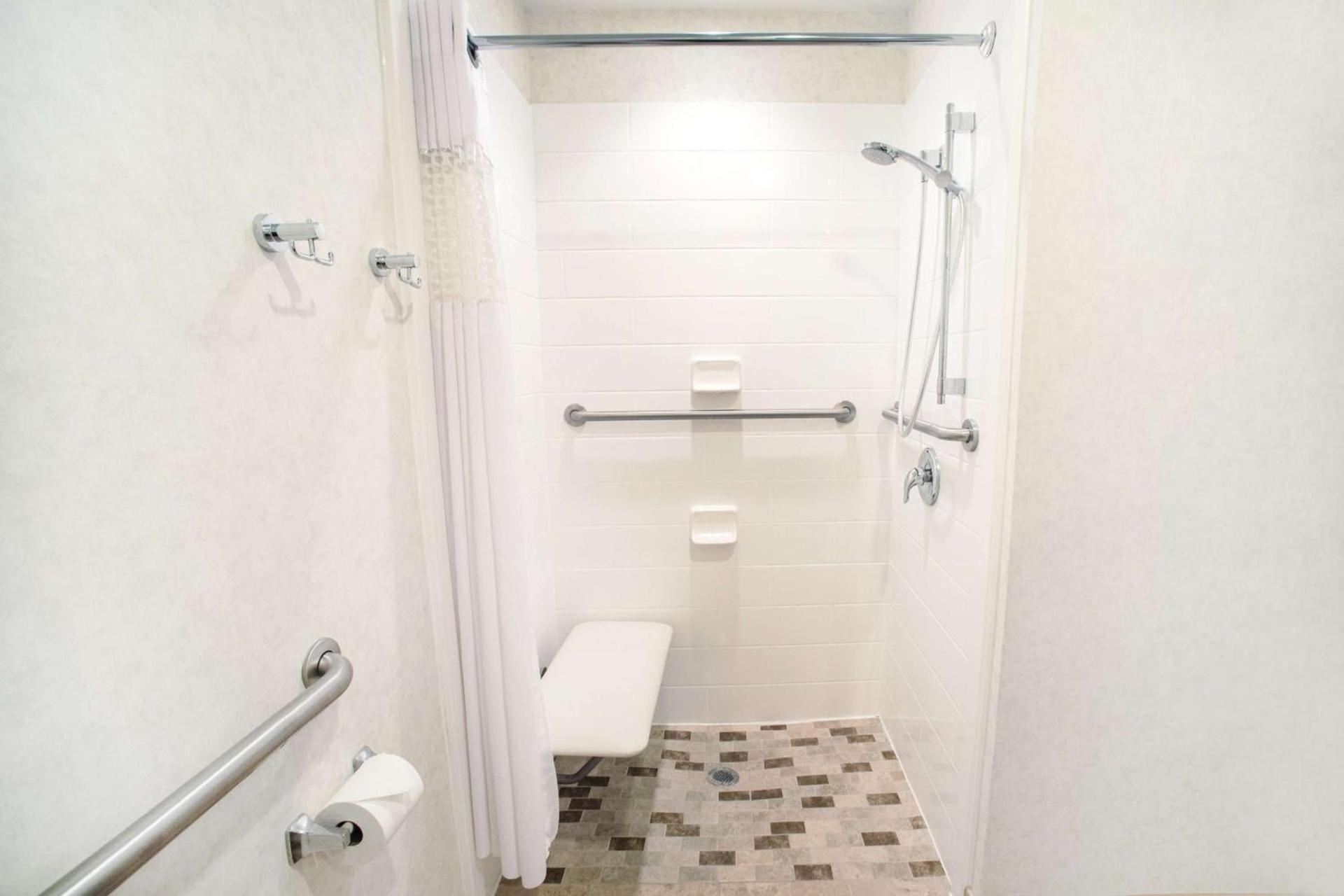 Hampton Inn Clarksville photo 29