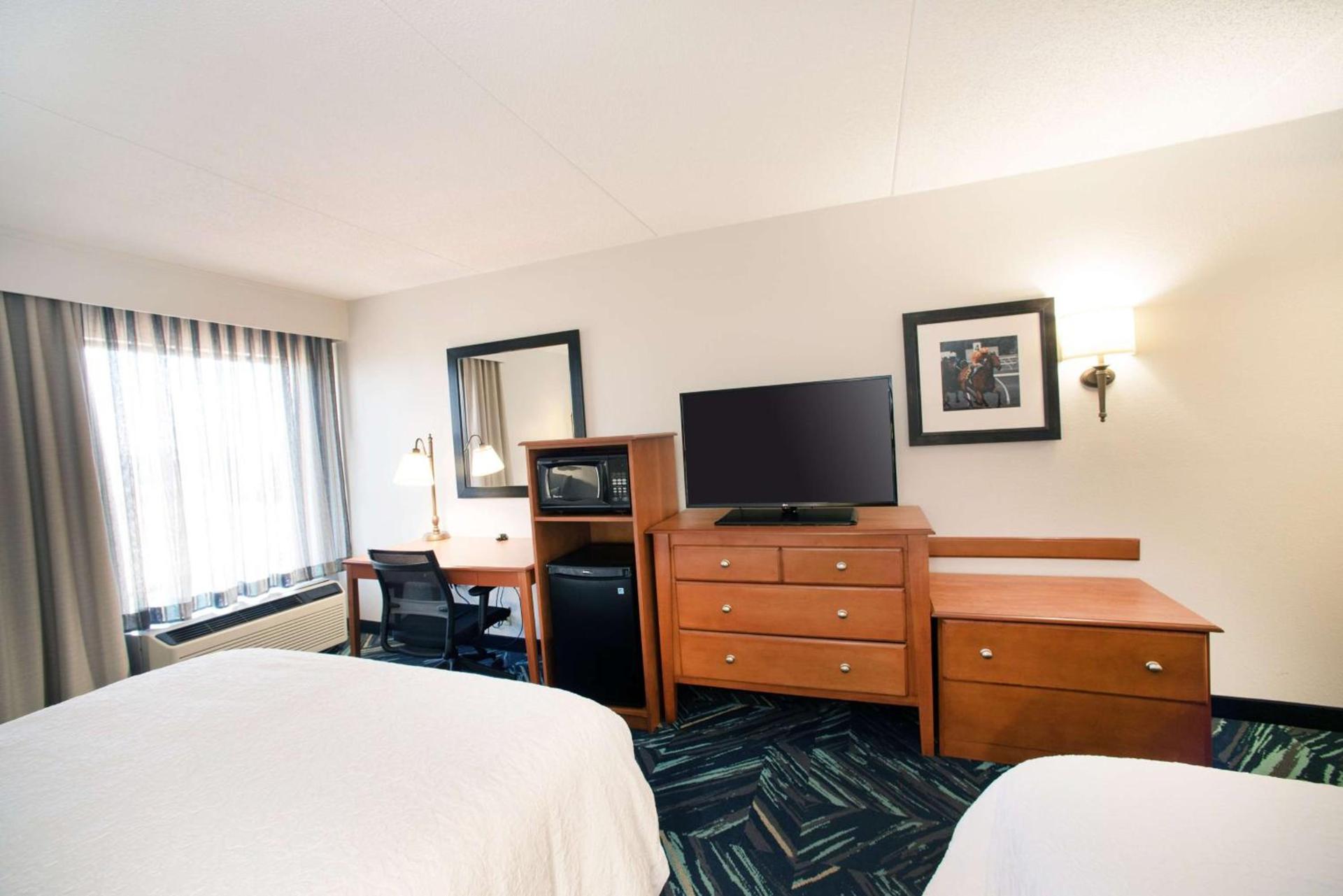 Hampton Inn Clarksville photo 35