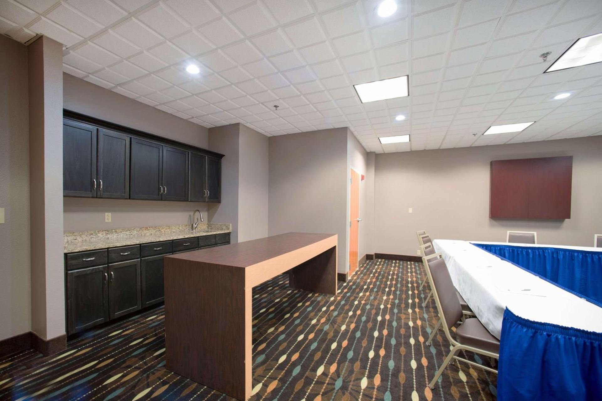 Hampton Inn Clarksville photo 41