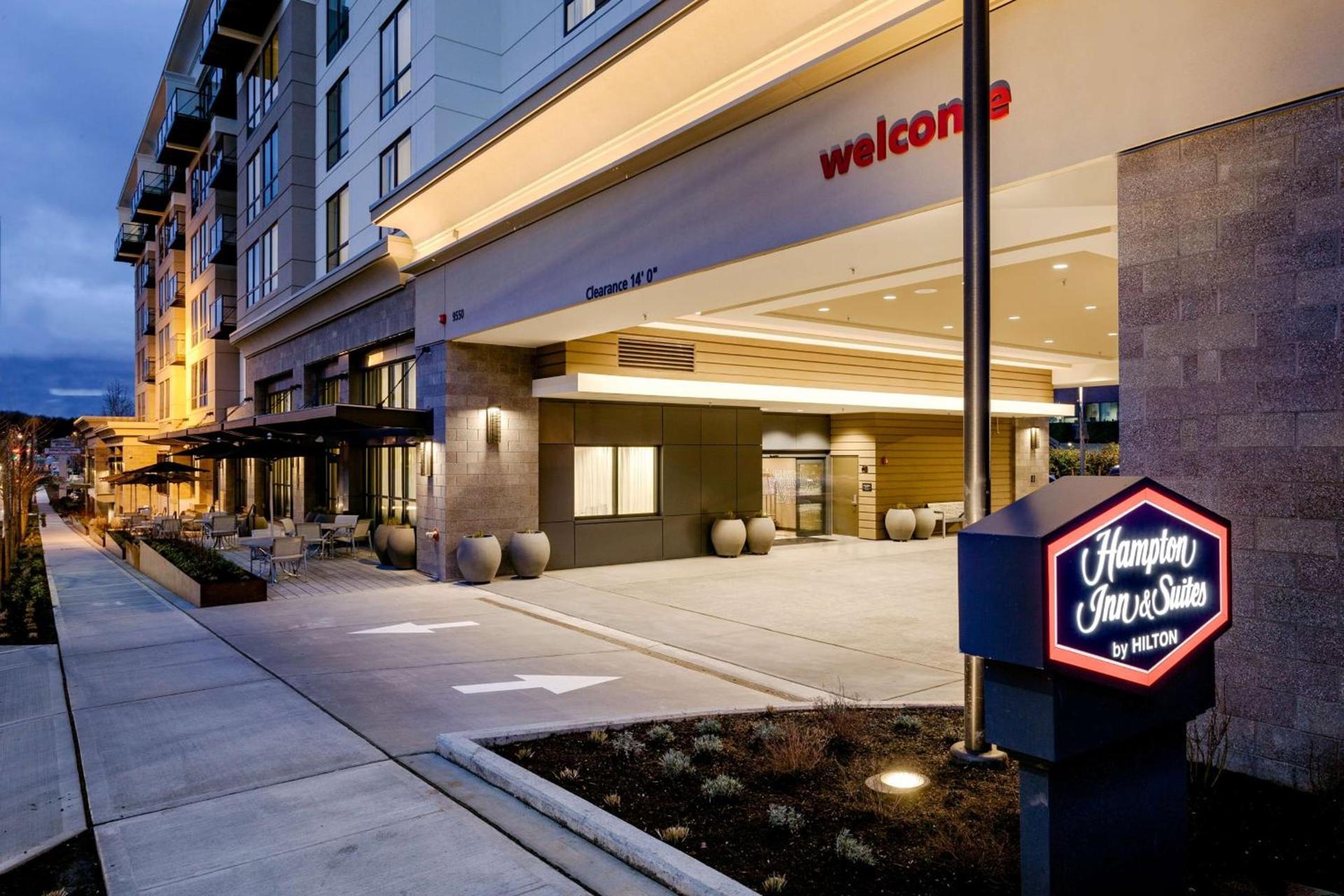 Hampton Inn & Suites by Hilton Seattle/Northgate photo 2