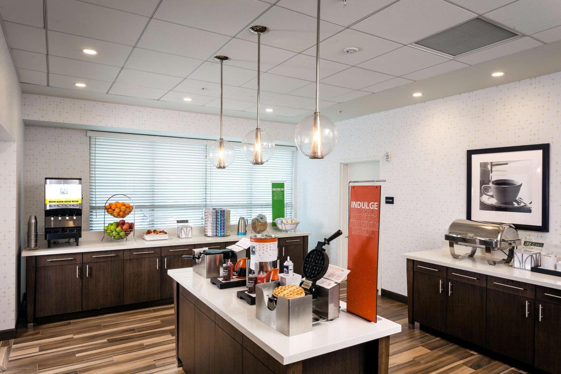 Hampton Inn & Suites by Hilton Seattle/Northgate photo 10