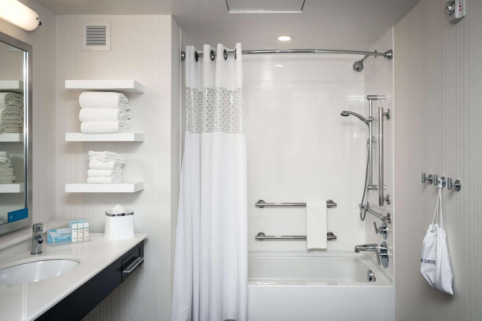 Hampton Inn & Suites by Hilton Seattle/Northgate photo 23