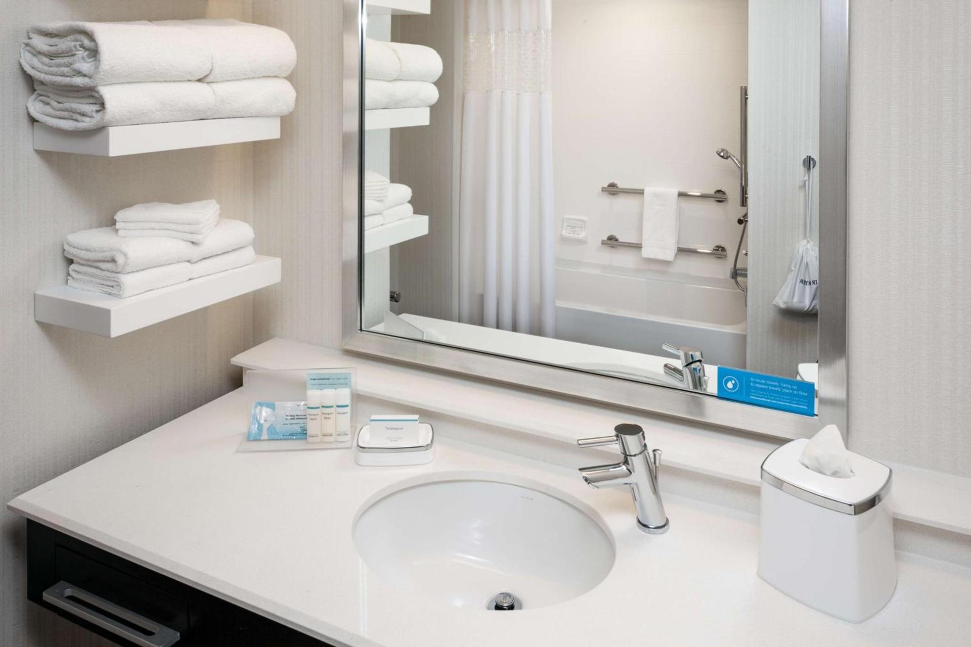 Hampton Inn & Suites by Hilton Seattle/Northgate photo 25
