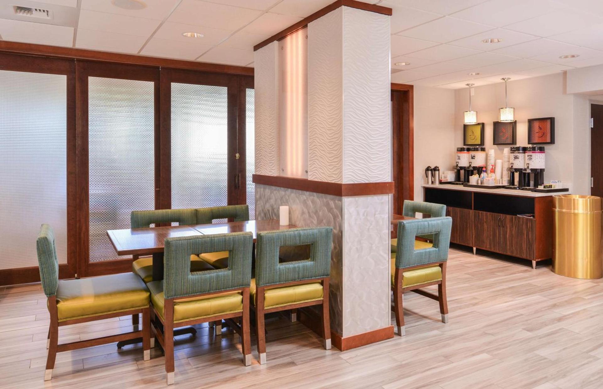 Hampton Inn Seattle Airport photo 12