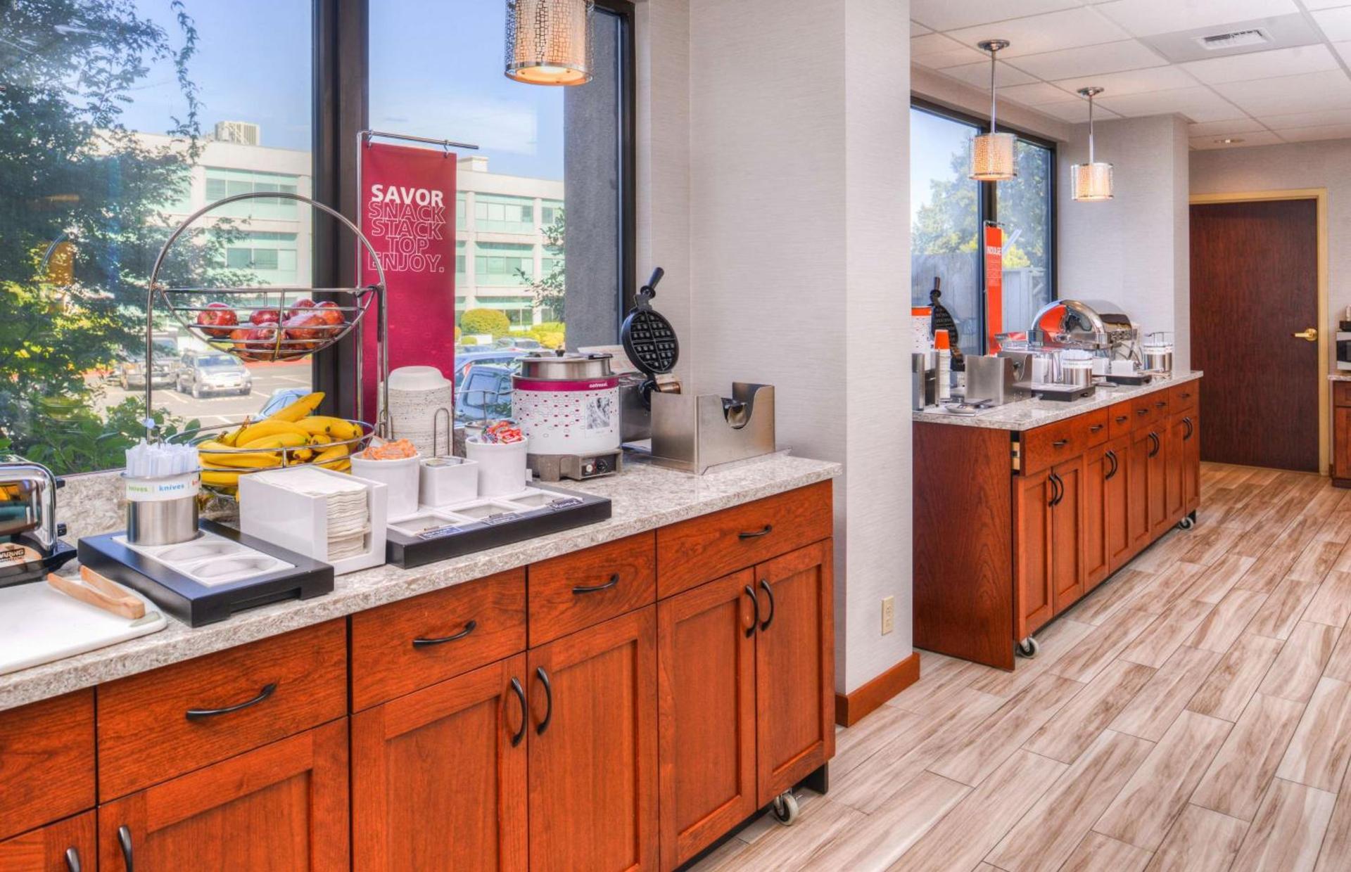 Hampton Inn Seattle Airport photo 11