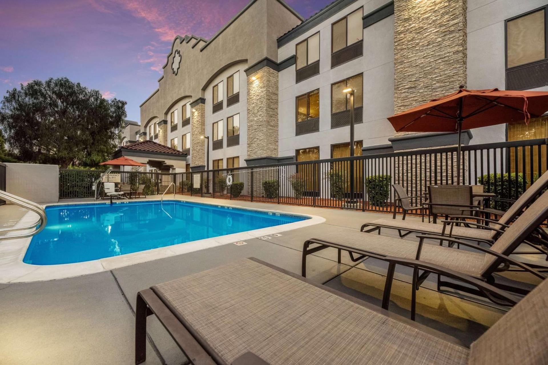 Hampton Inn Oakland-Hayward photo 5