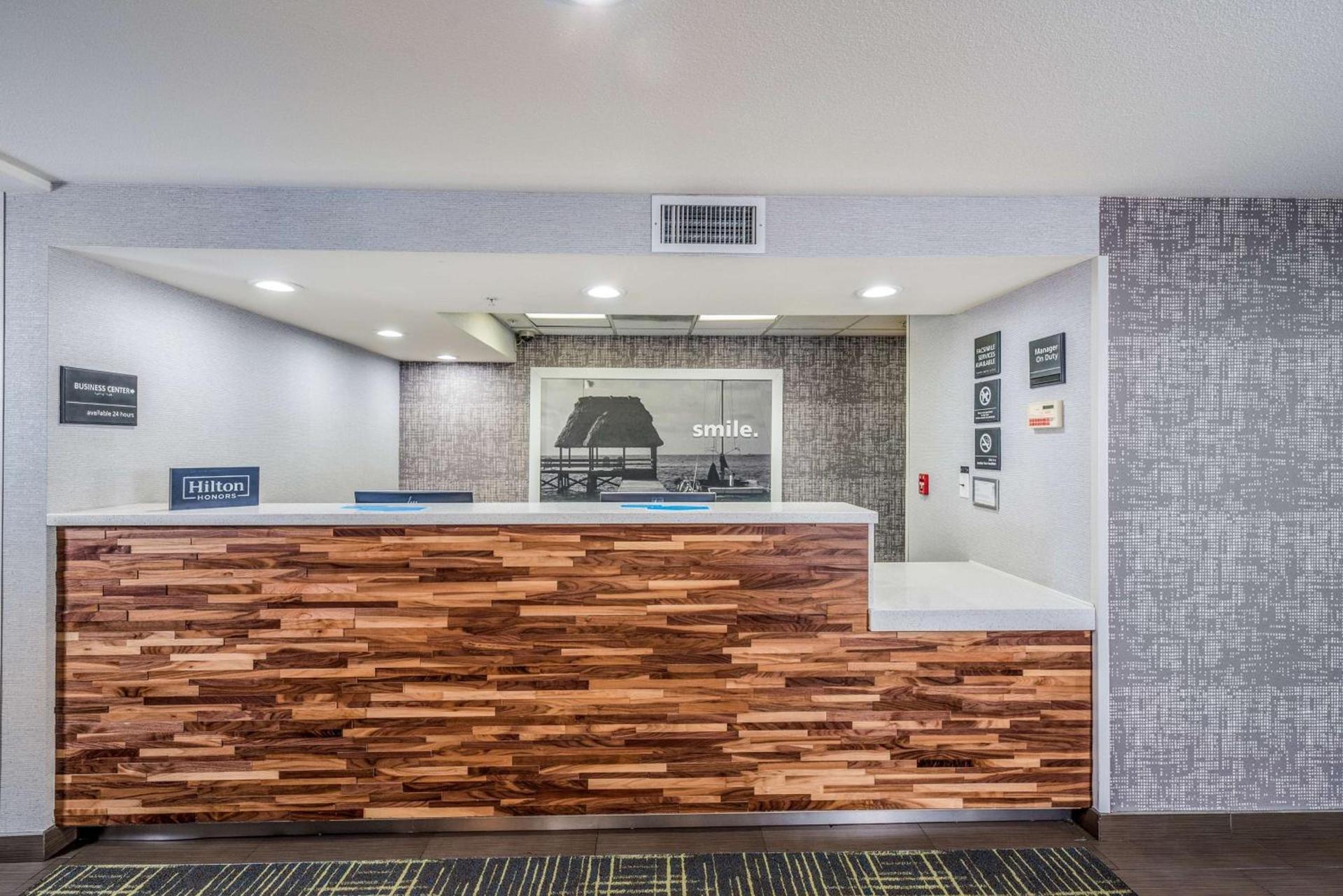 Hampton Inn Oakland-Hayward photo 9