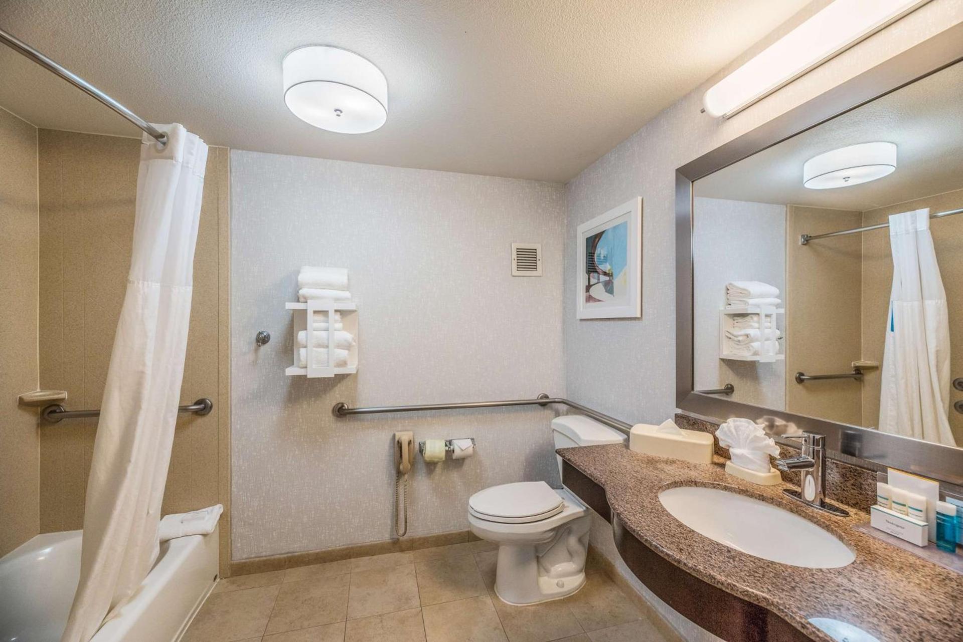 Hampton Inn Oakland-Hayward photo 17