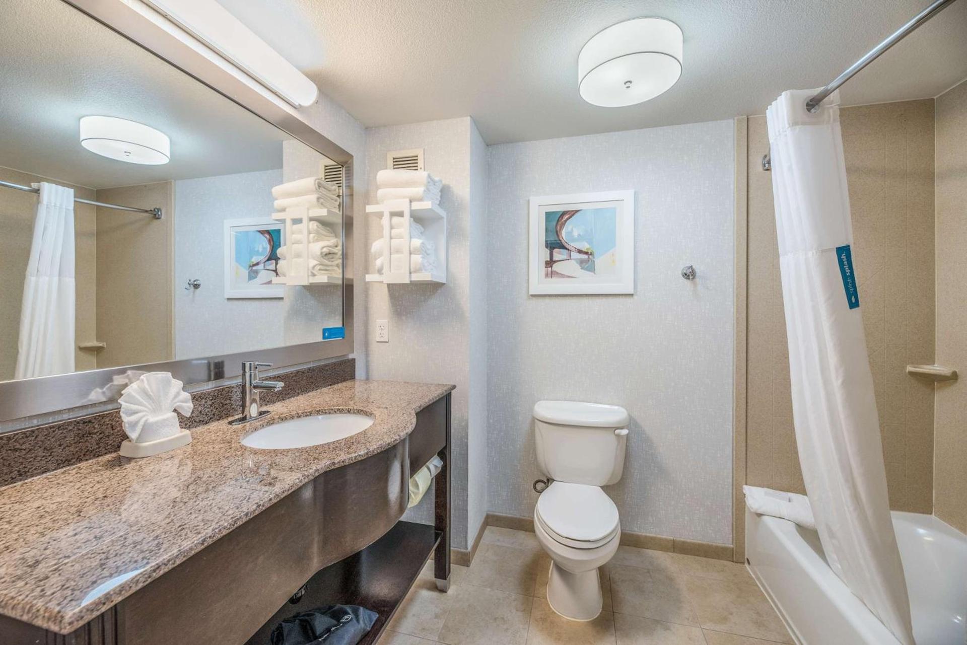 Hampton Inn Oakland-Hayward photo 21