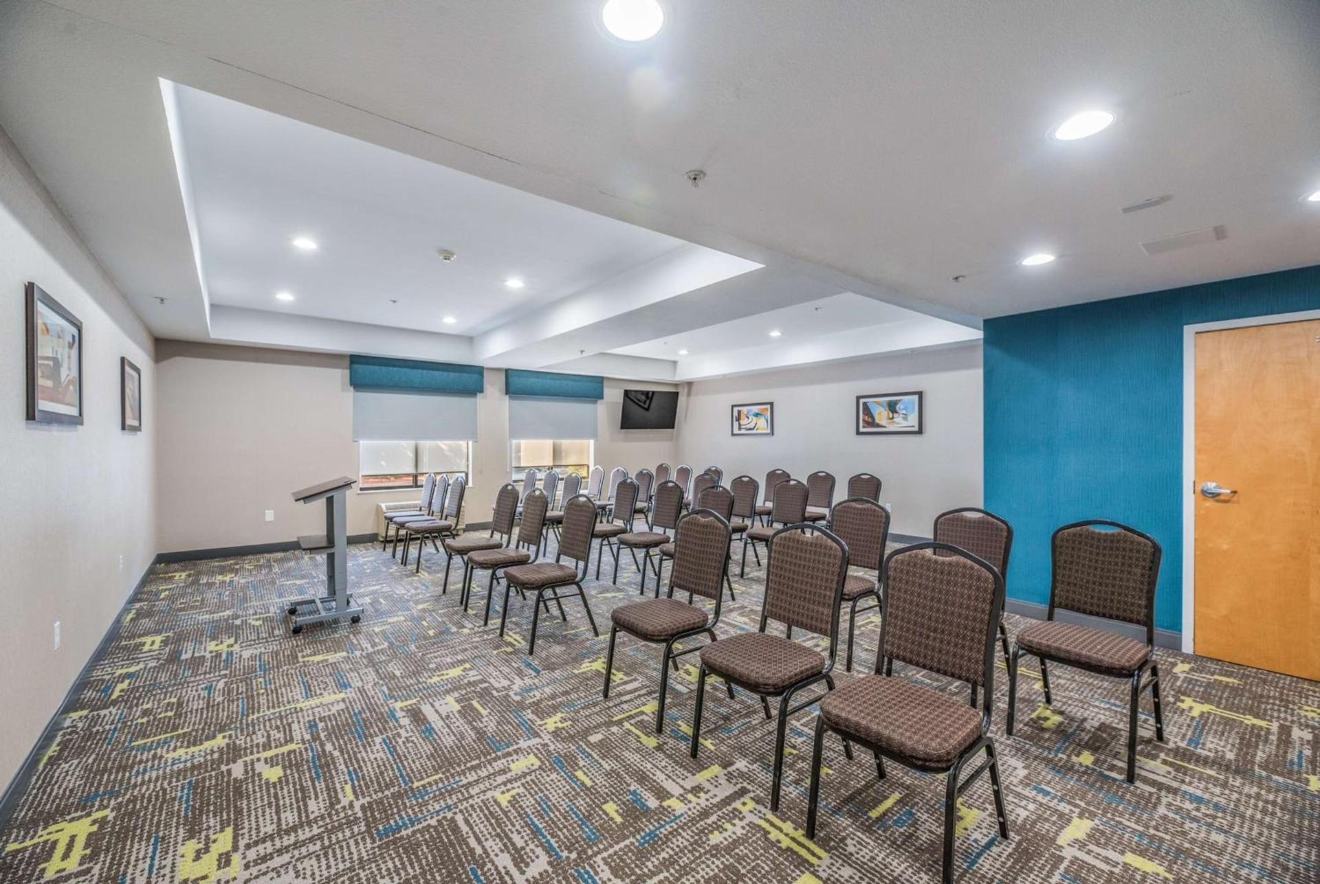 Hampton Inn Oakland-Hayward photo 25