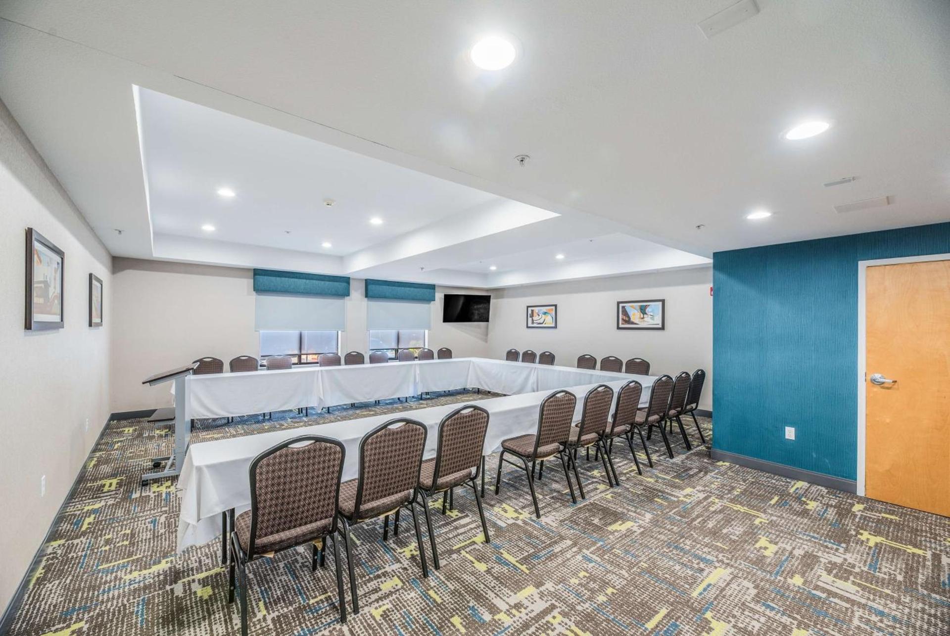 Hampton Inn Oakland-Hayward photo 26