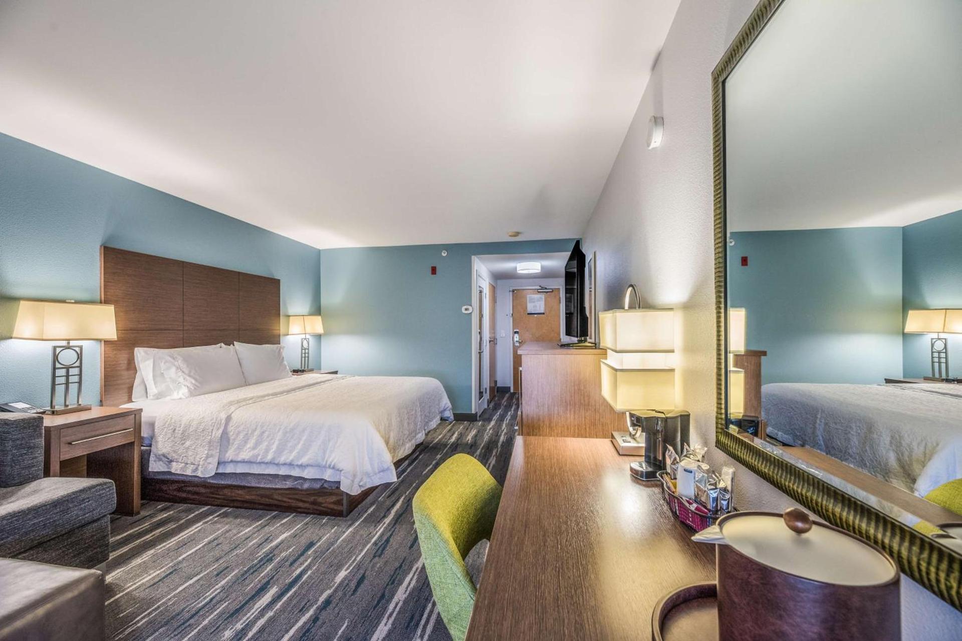 Hampton Inn Oakland-Hayward photo 29