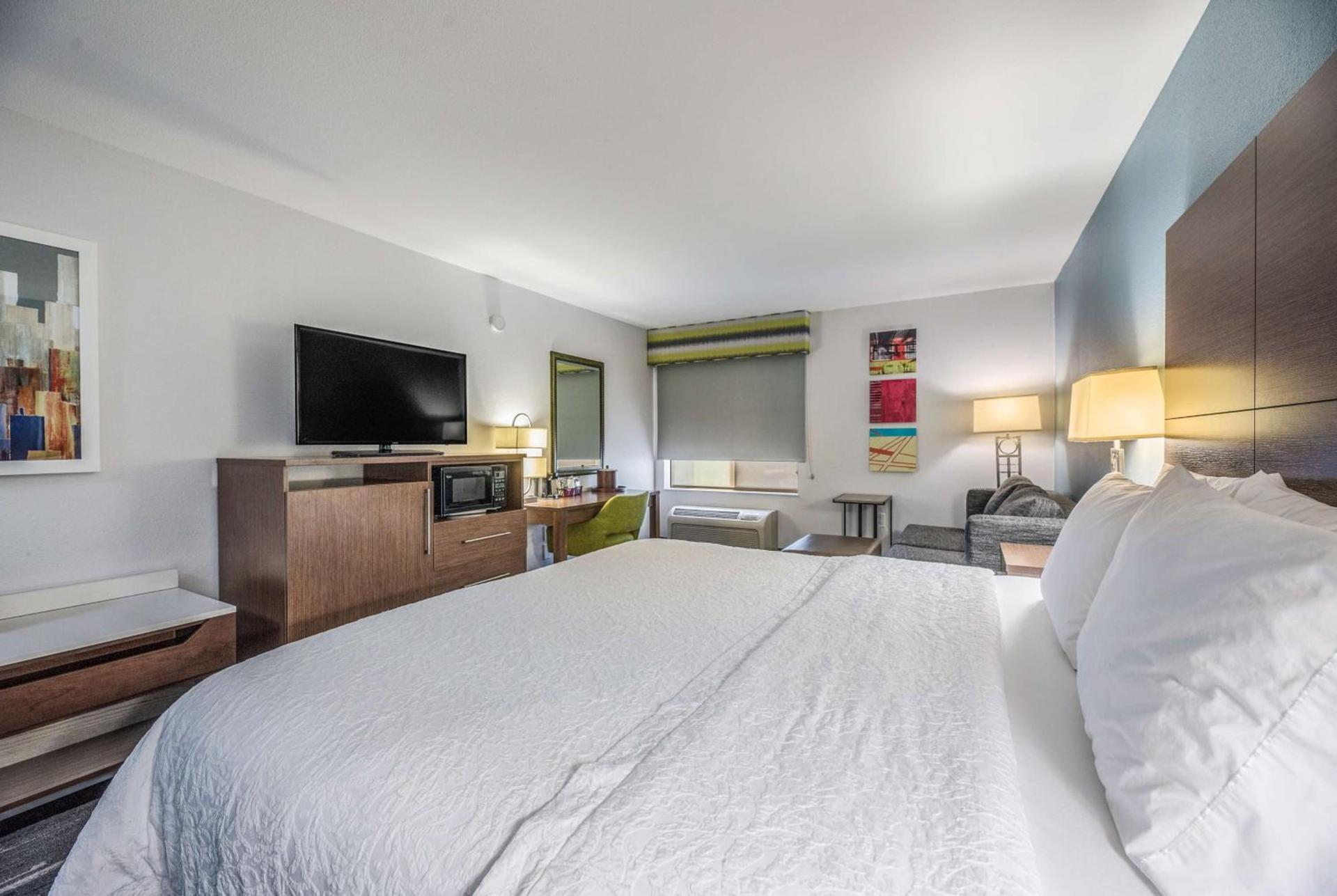 Hampton Inn Oakland-Hayward photo 33