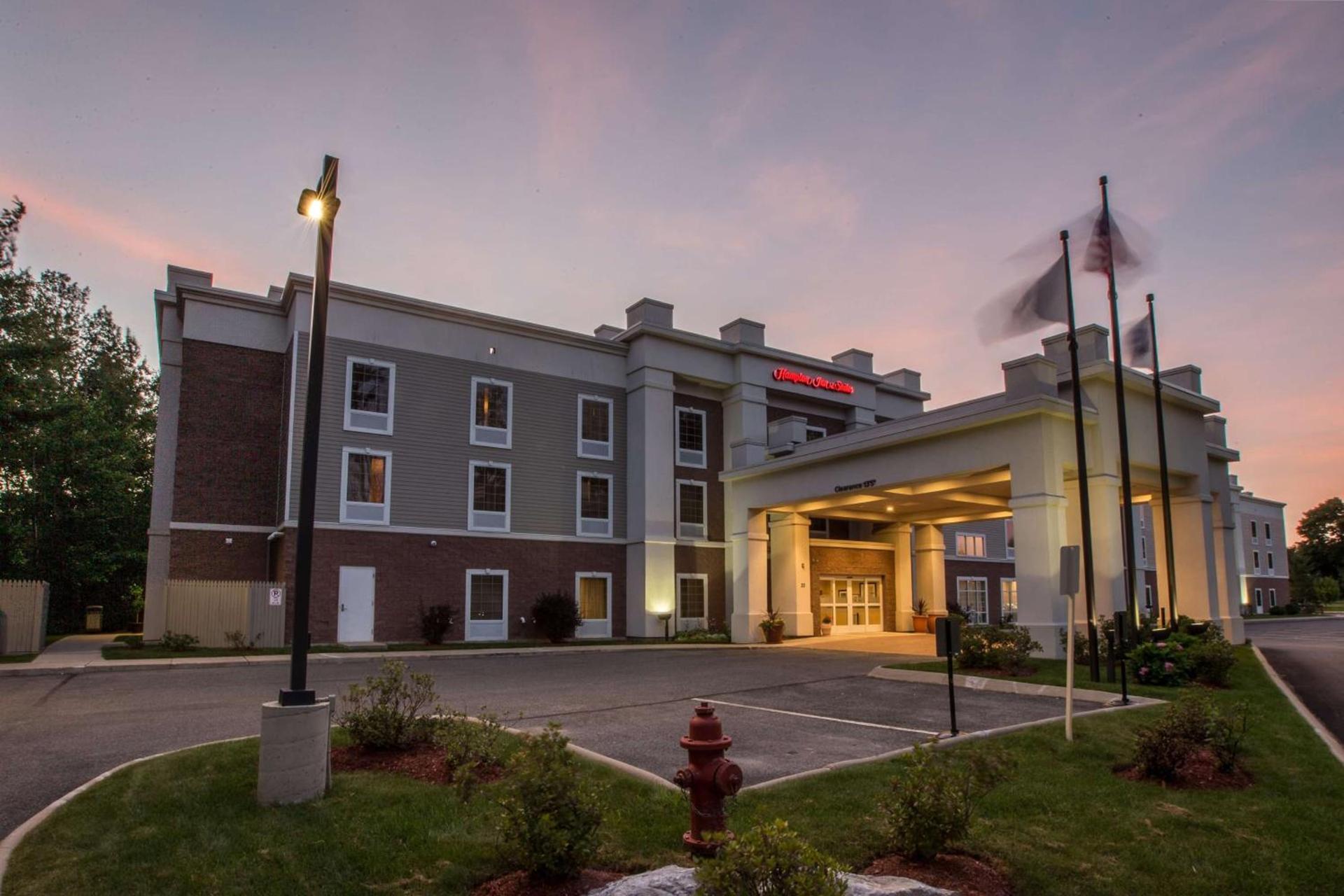 Hampton Inn & Suites Berkshires-Lenox photo 3