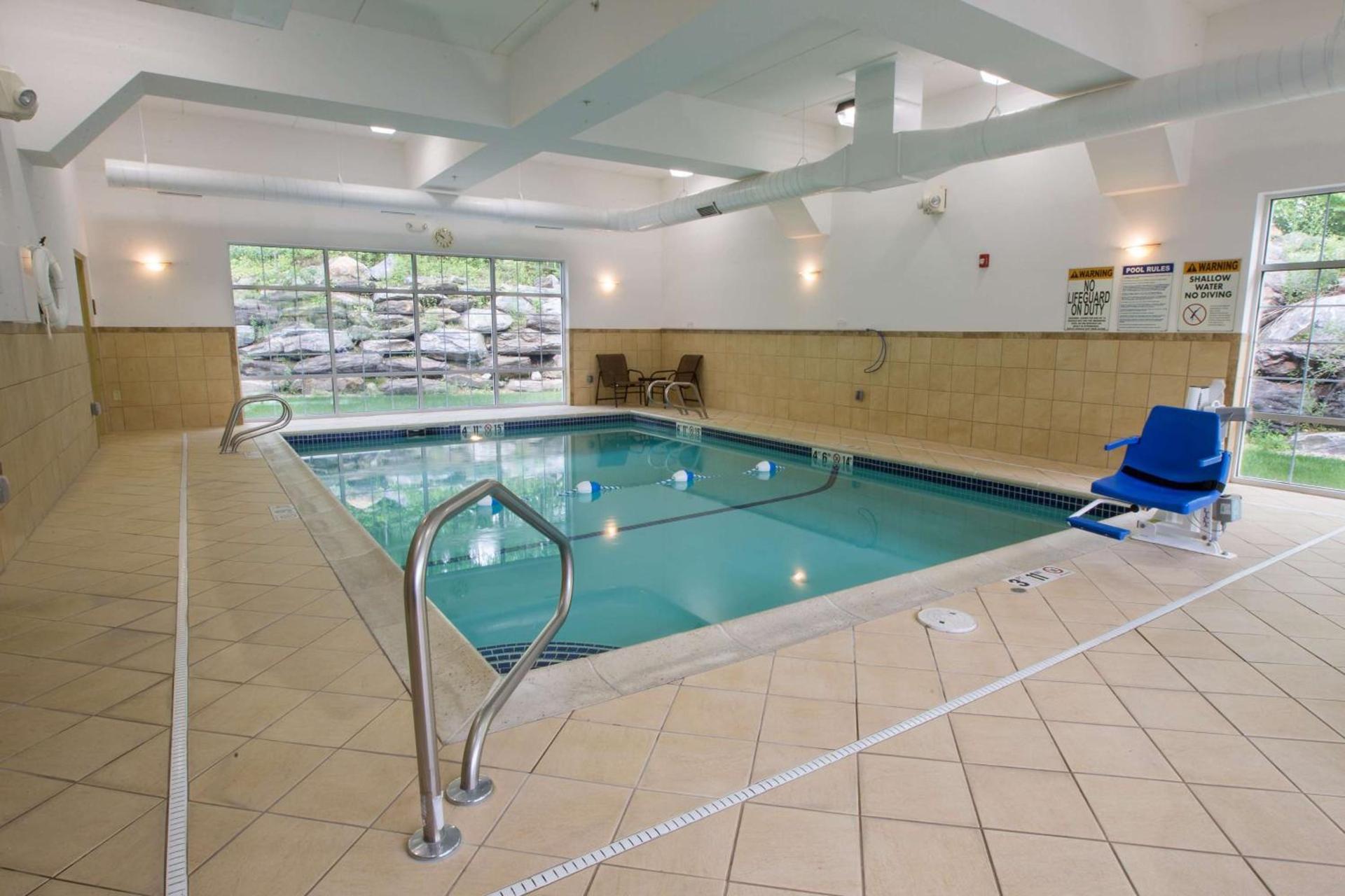 Hampton Inn & Suites Berkshires-Lenox photo 7