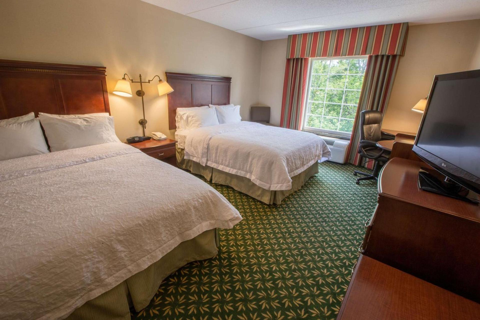 Hampton Inn & Suites Berkshires-Lenox photo 10