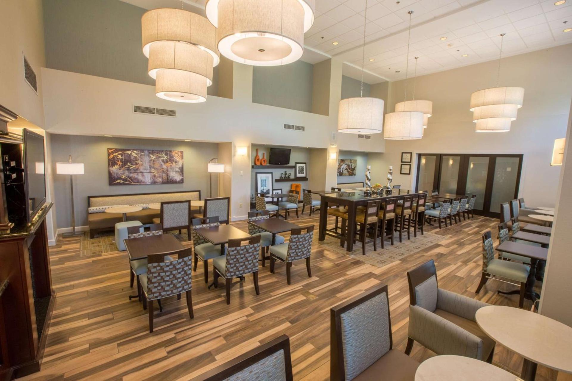 Hampton Inn & Suites Berkshires-Lenox photo 11