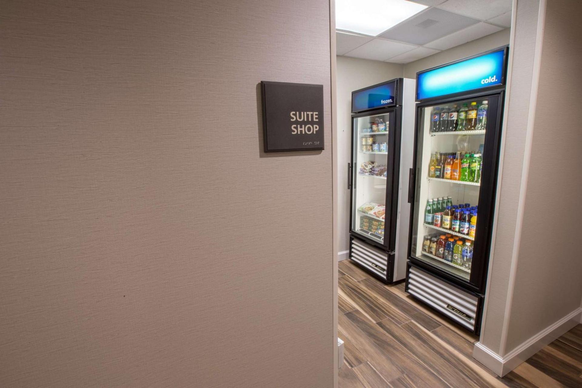 Hampton Inn & Suites Berkshires-Lenox photo 14